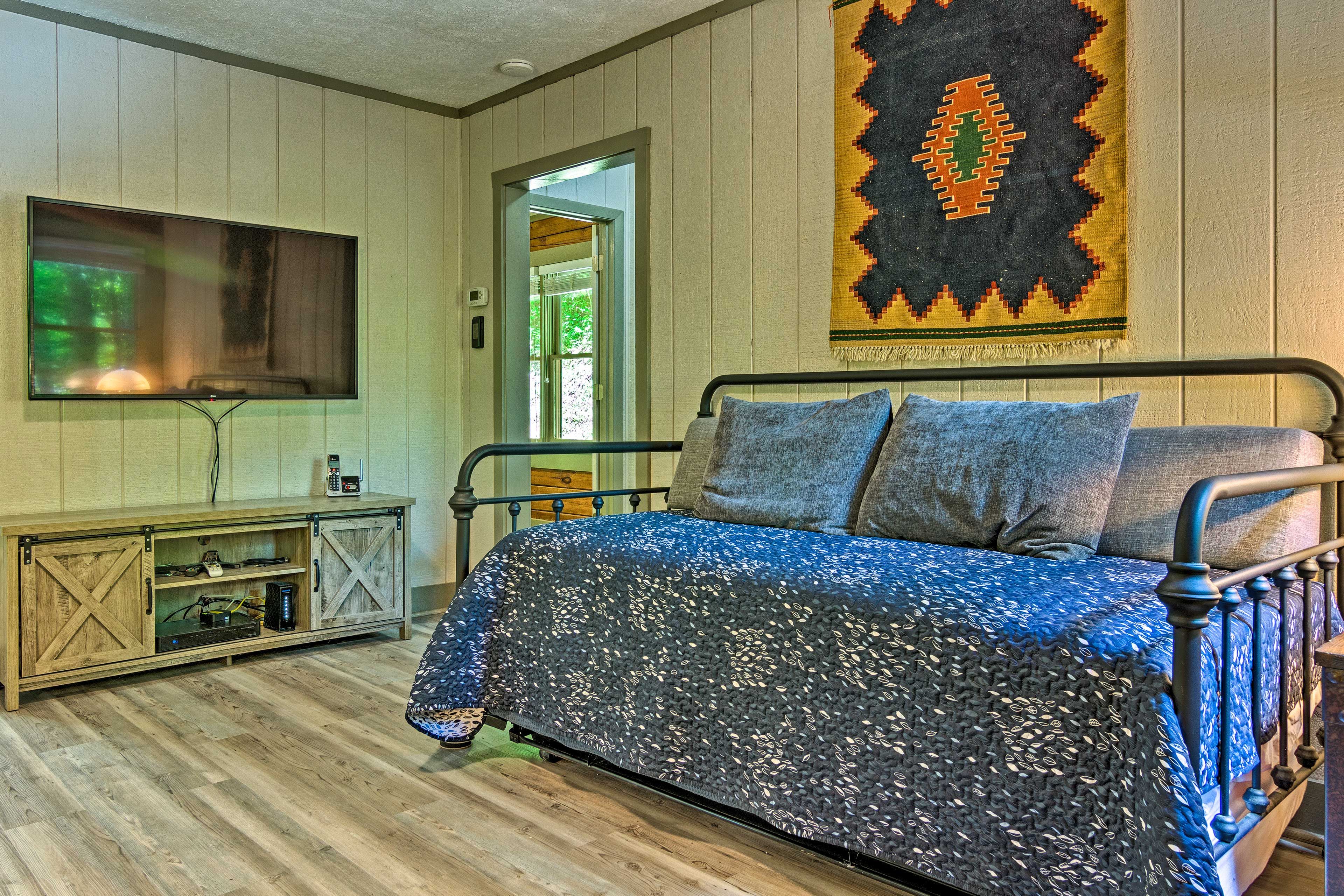 Living Room | Smart TV