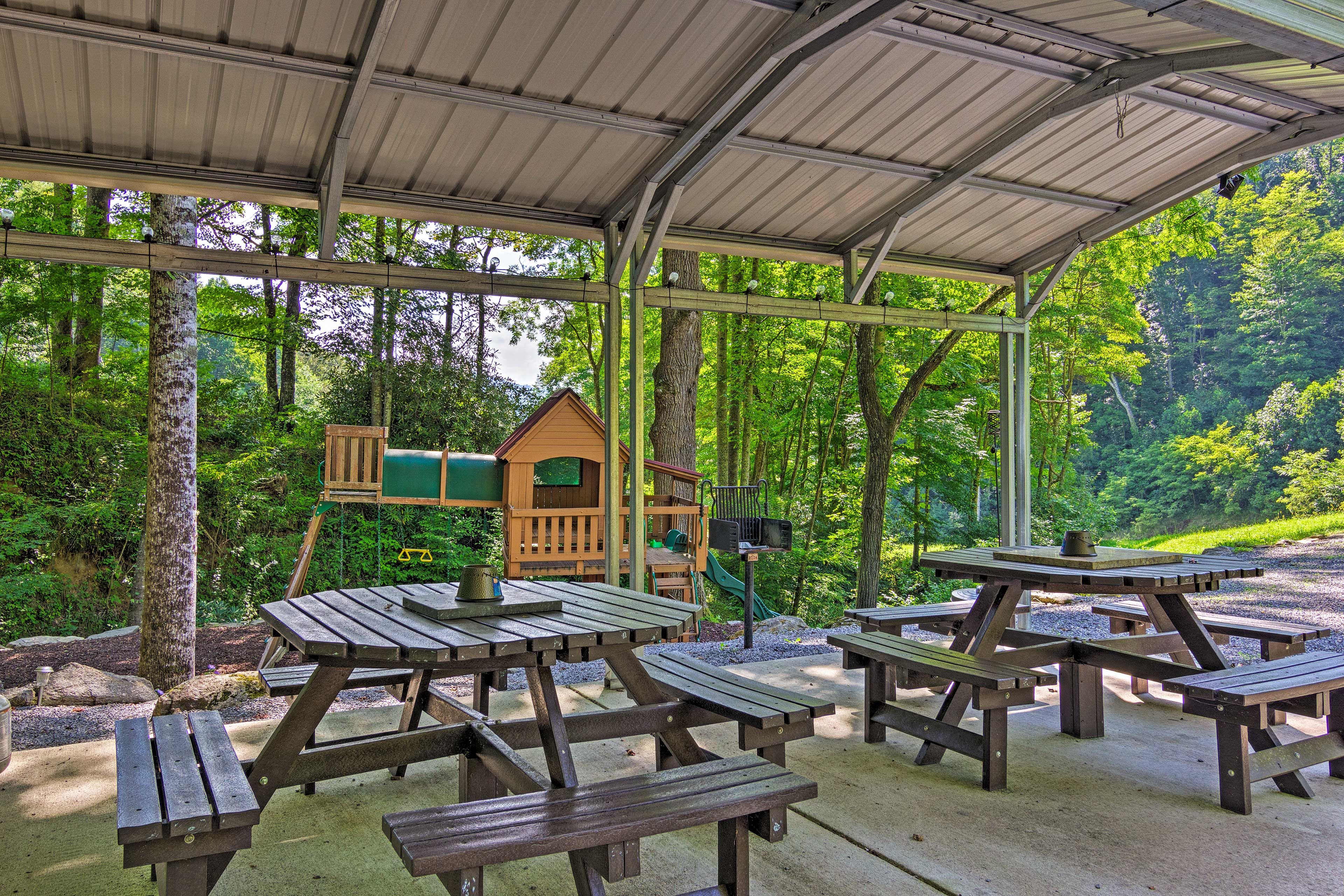 Community Pavilion & Grilling Area