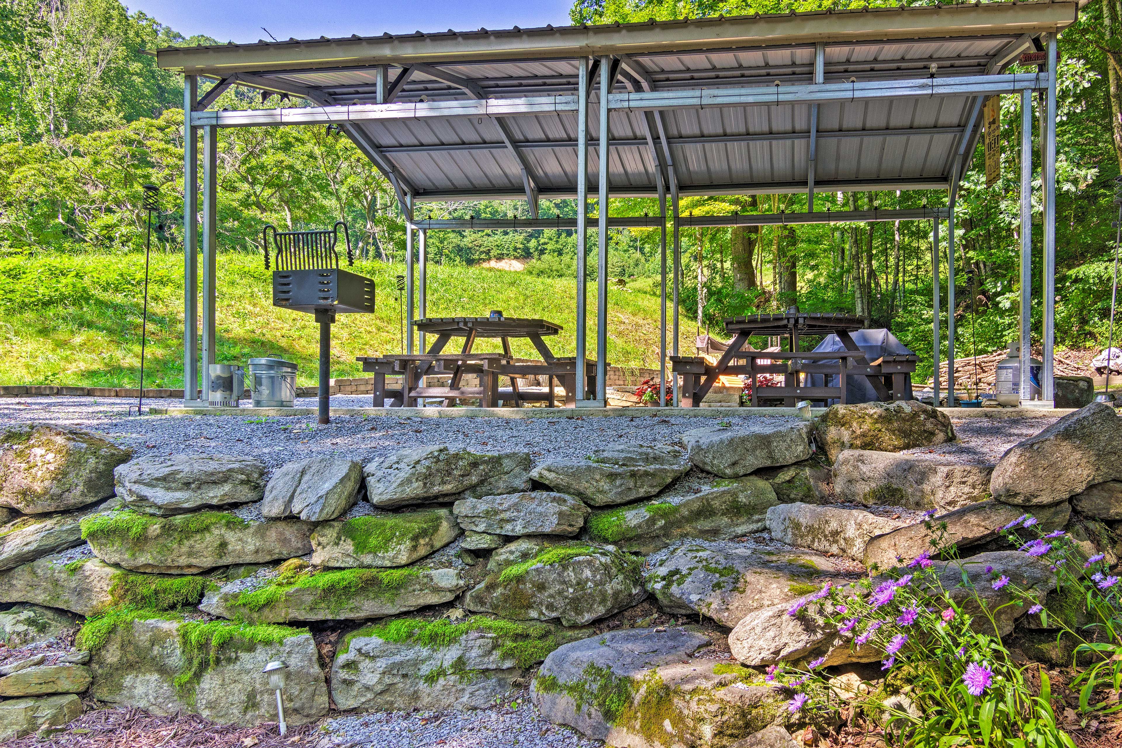 Community Pavilion & Grilling Area