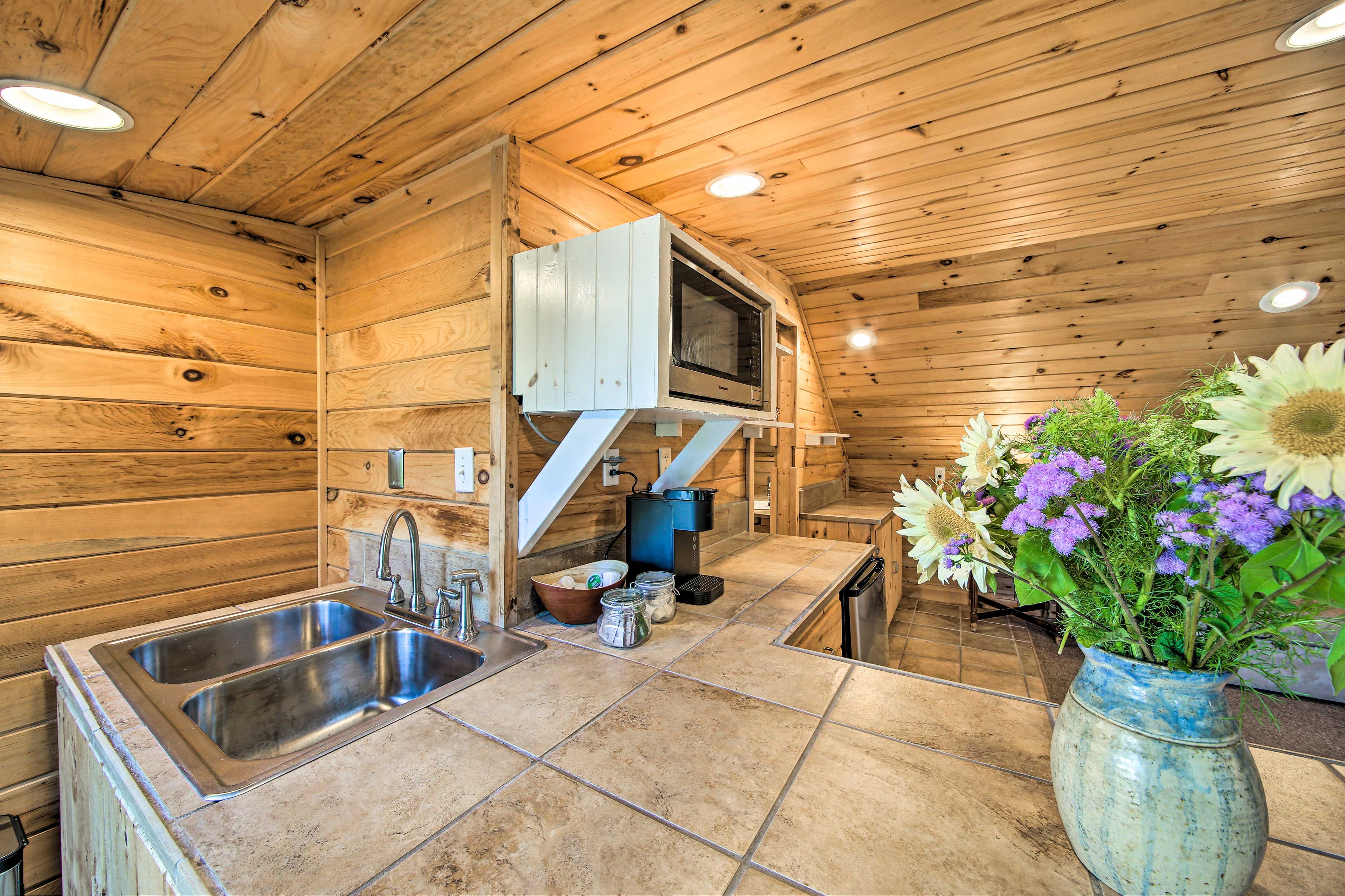 Well-Equipped Kitchenette