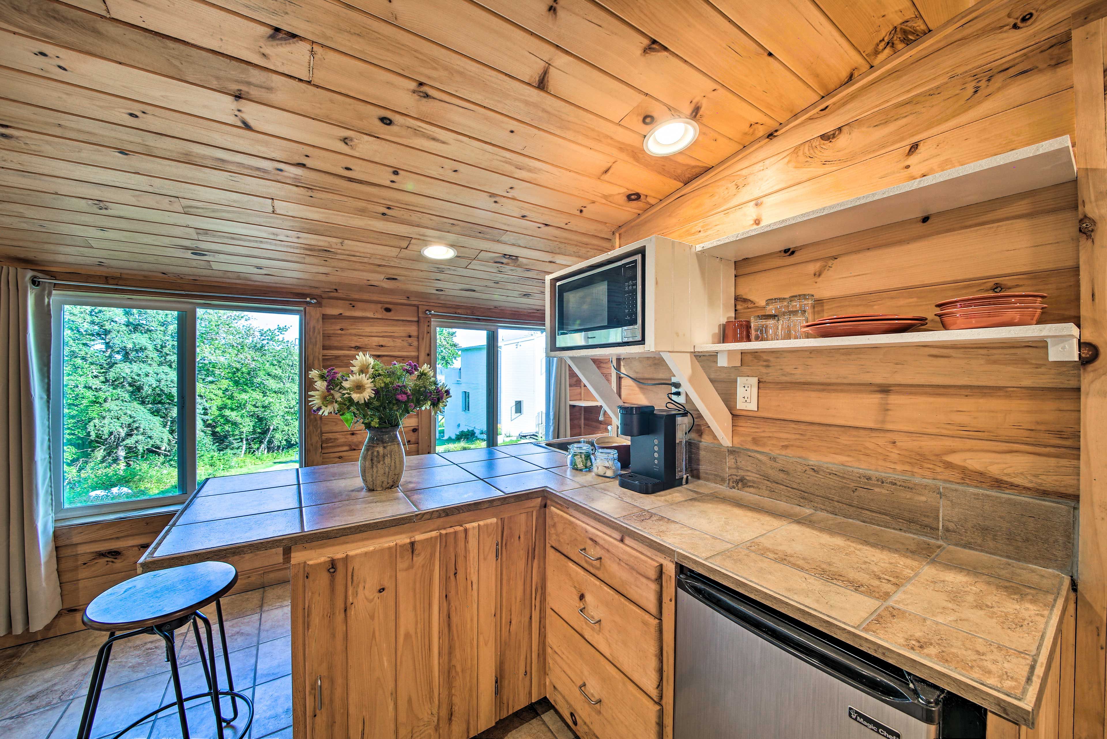 Owls Head Vacation Rental | Studio | 1BA | Stairs Required To Access | 700 Sq Ft