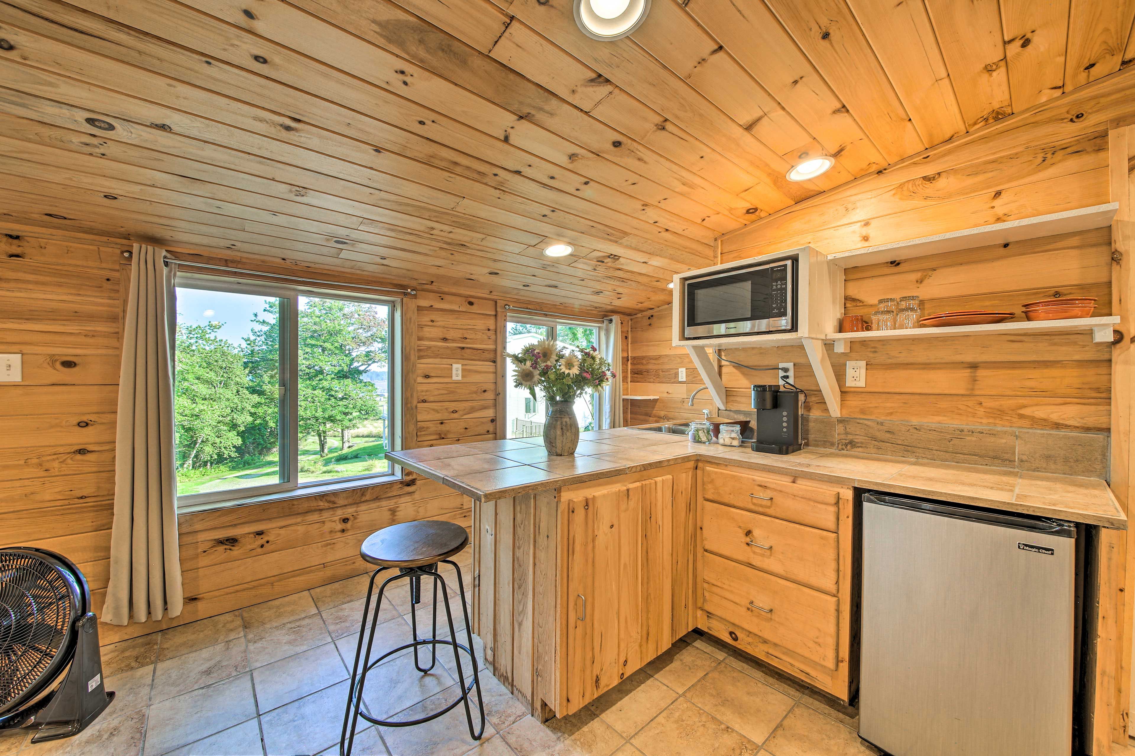 Well-Equipped Kitchenette