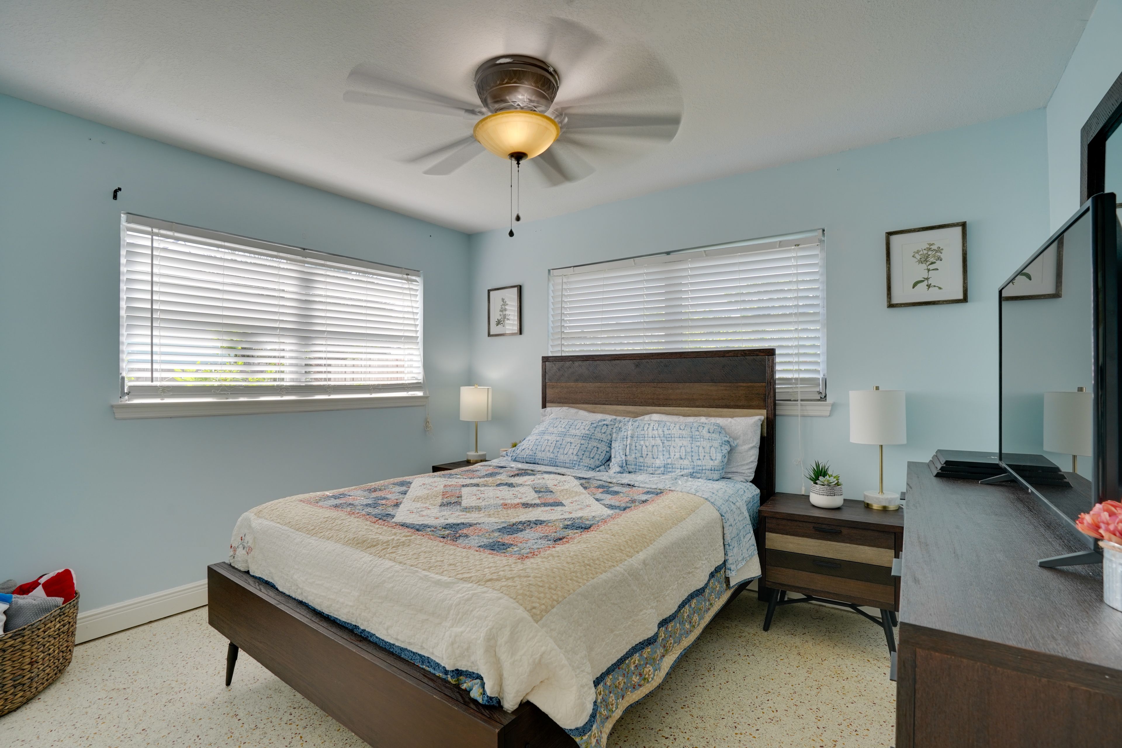 Bedroom 3 | Queen Bed