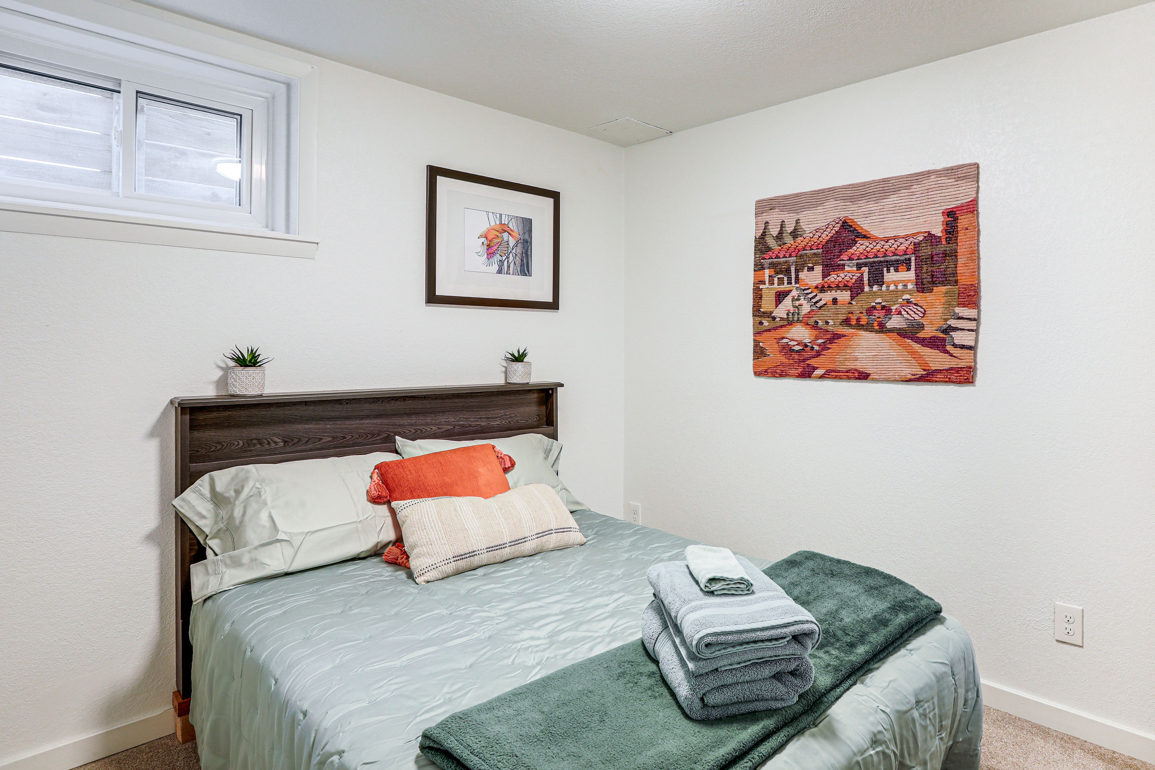 Bedroom 2 | Queen Bed