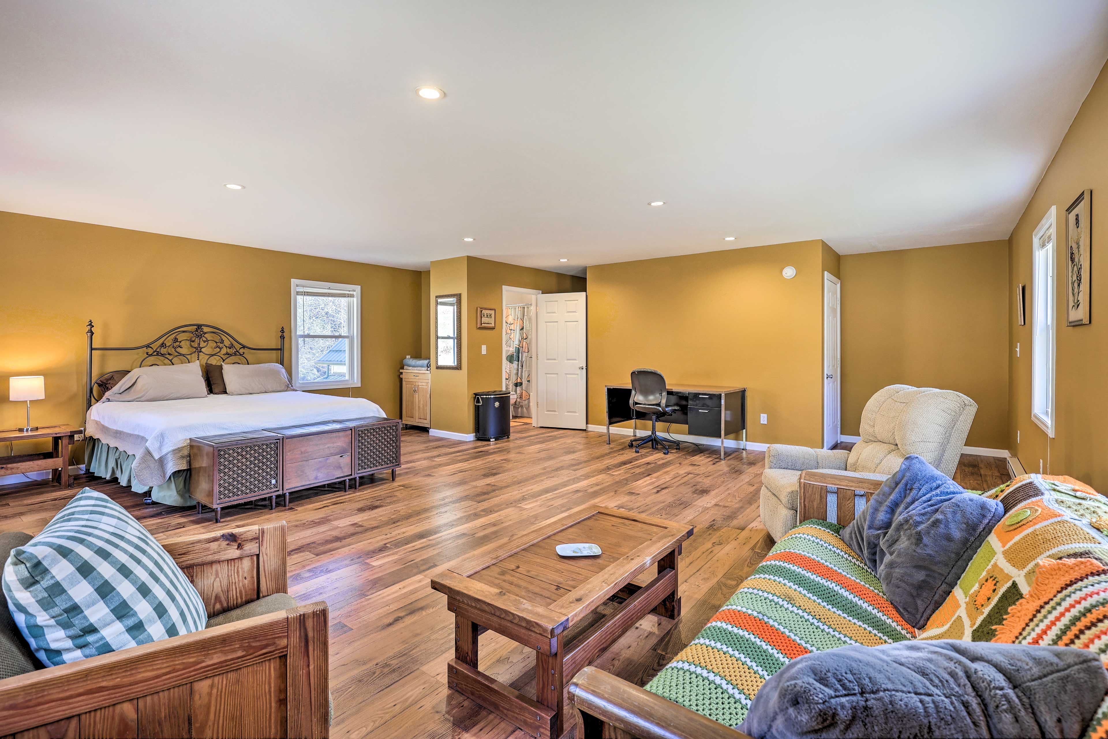 Bedroom 3 | King Bed | Futon