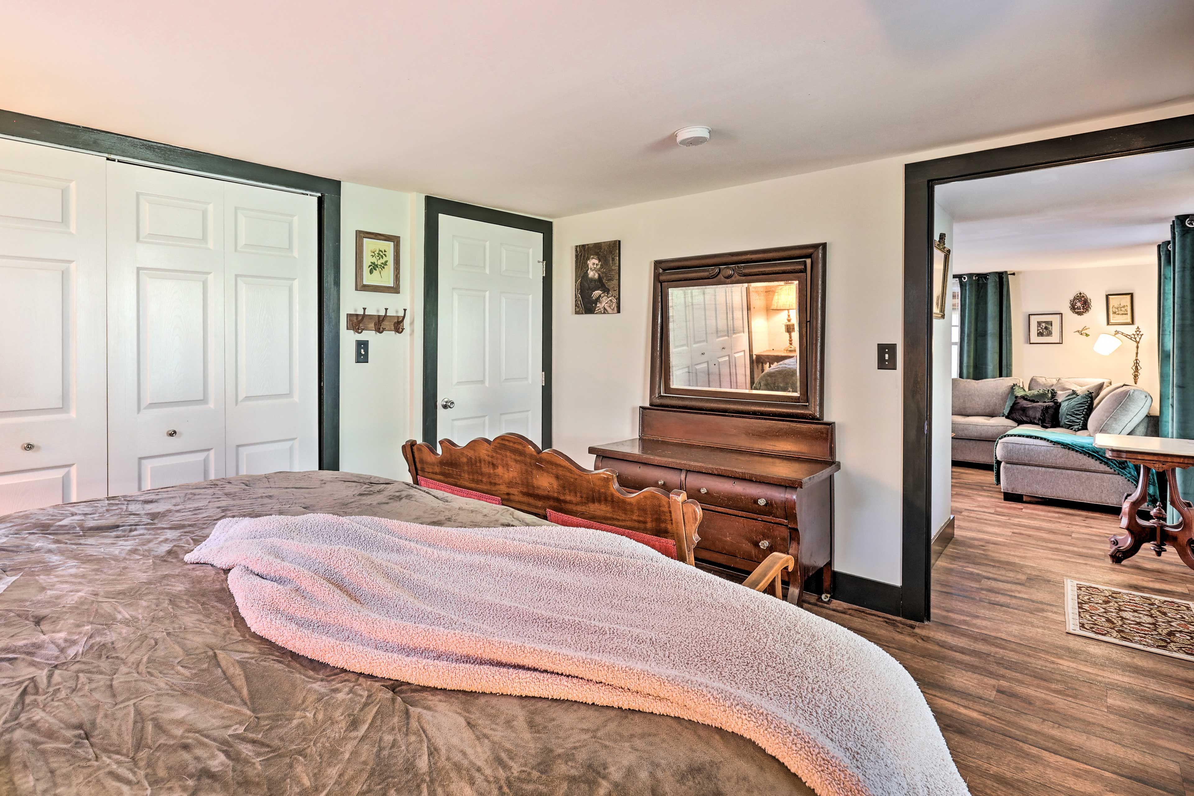 Bedroom 1 | King Bed