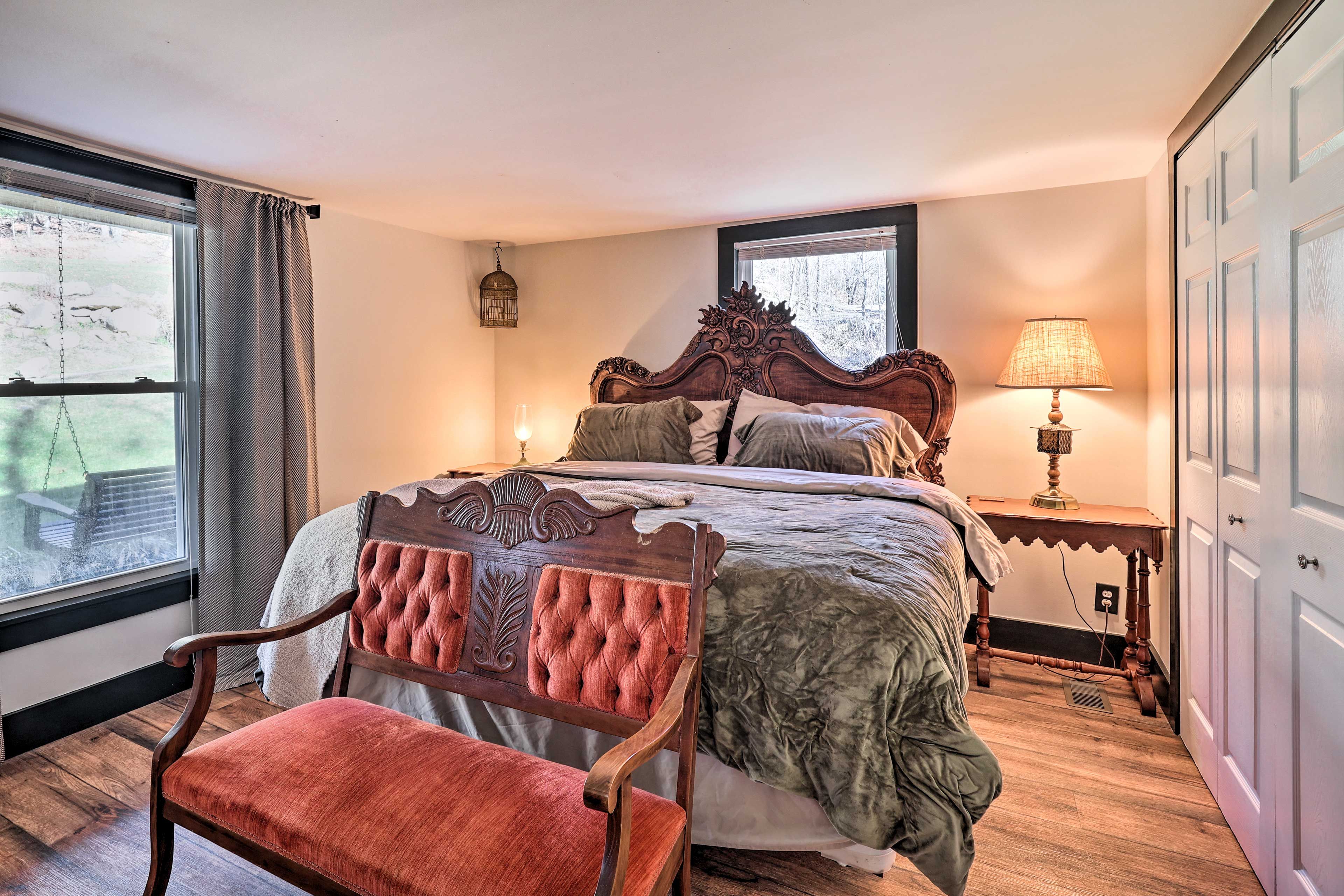 Bedroom 1 | King Bed | 1st Floor
