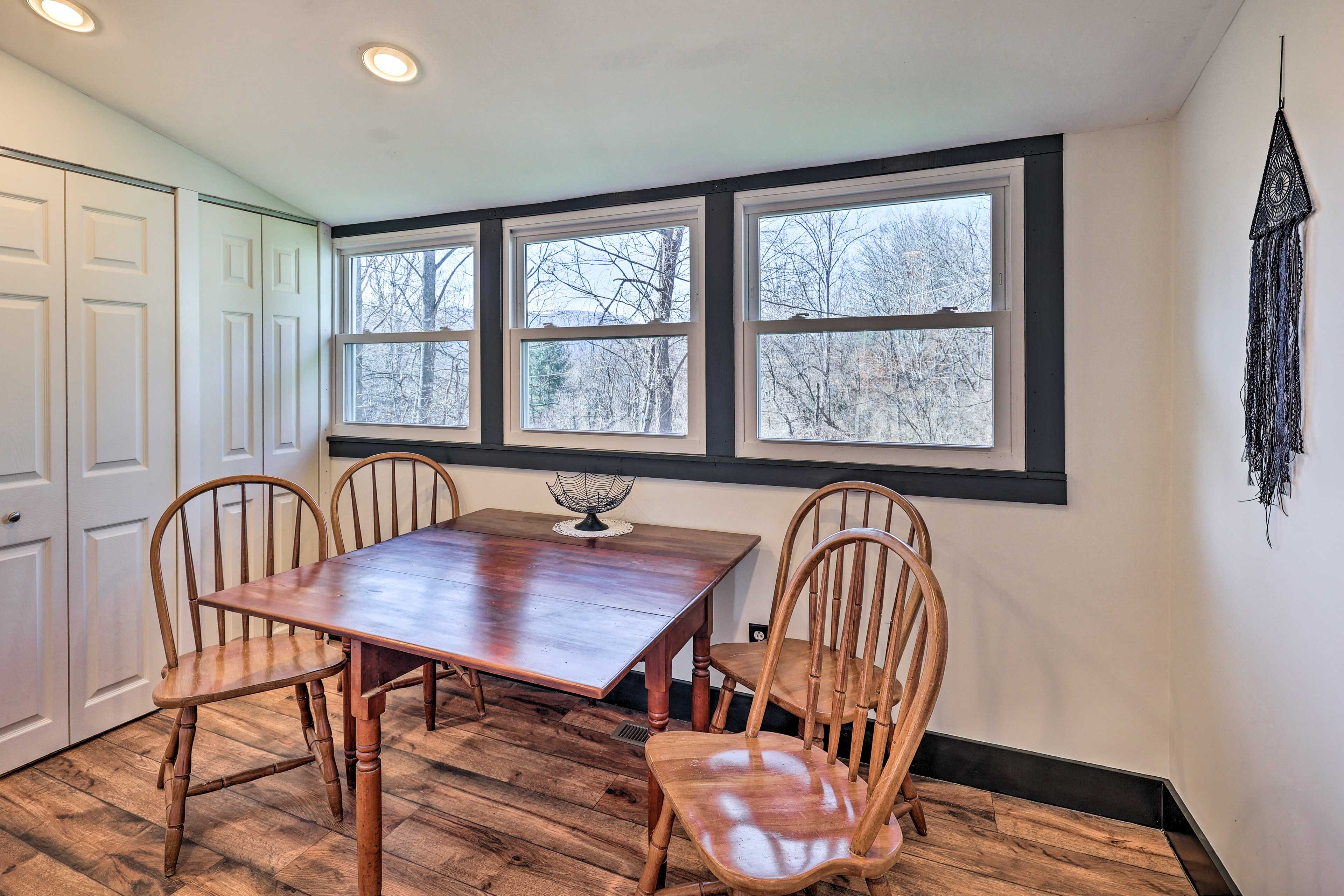 Dining Area | Dishware & Flatware