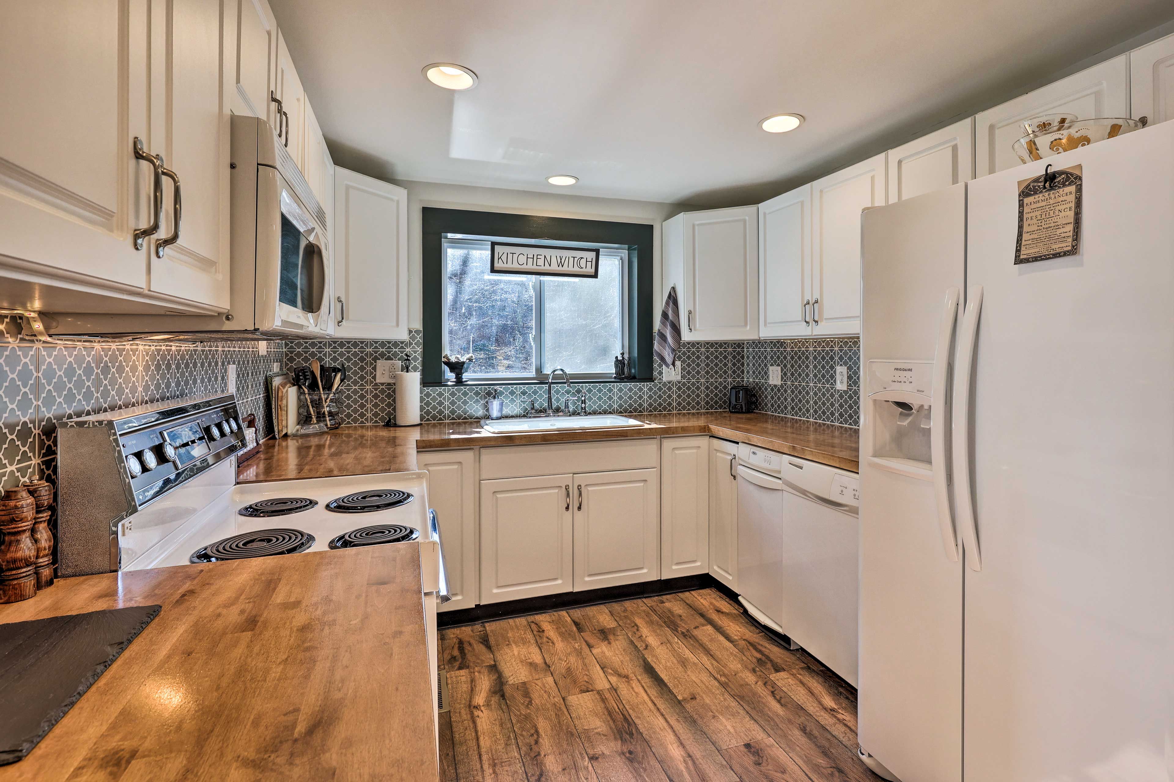 Fully Equipped Kitchen | Coffee Maker | Water Filter