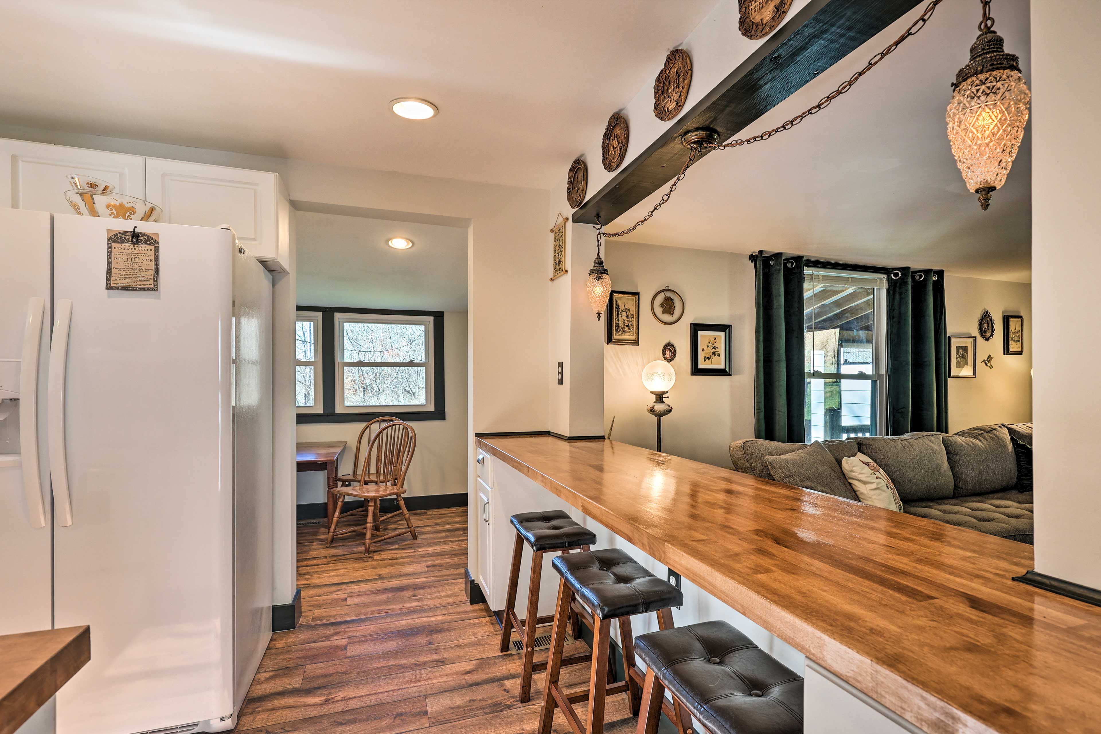 Fully Equipped Kitchen | 3-Seat Bar
