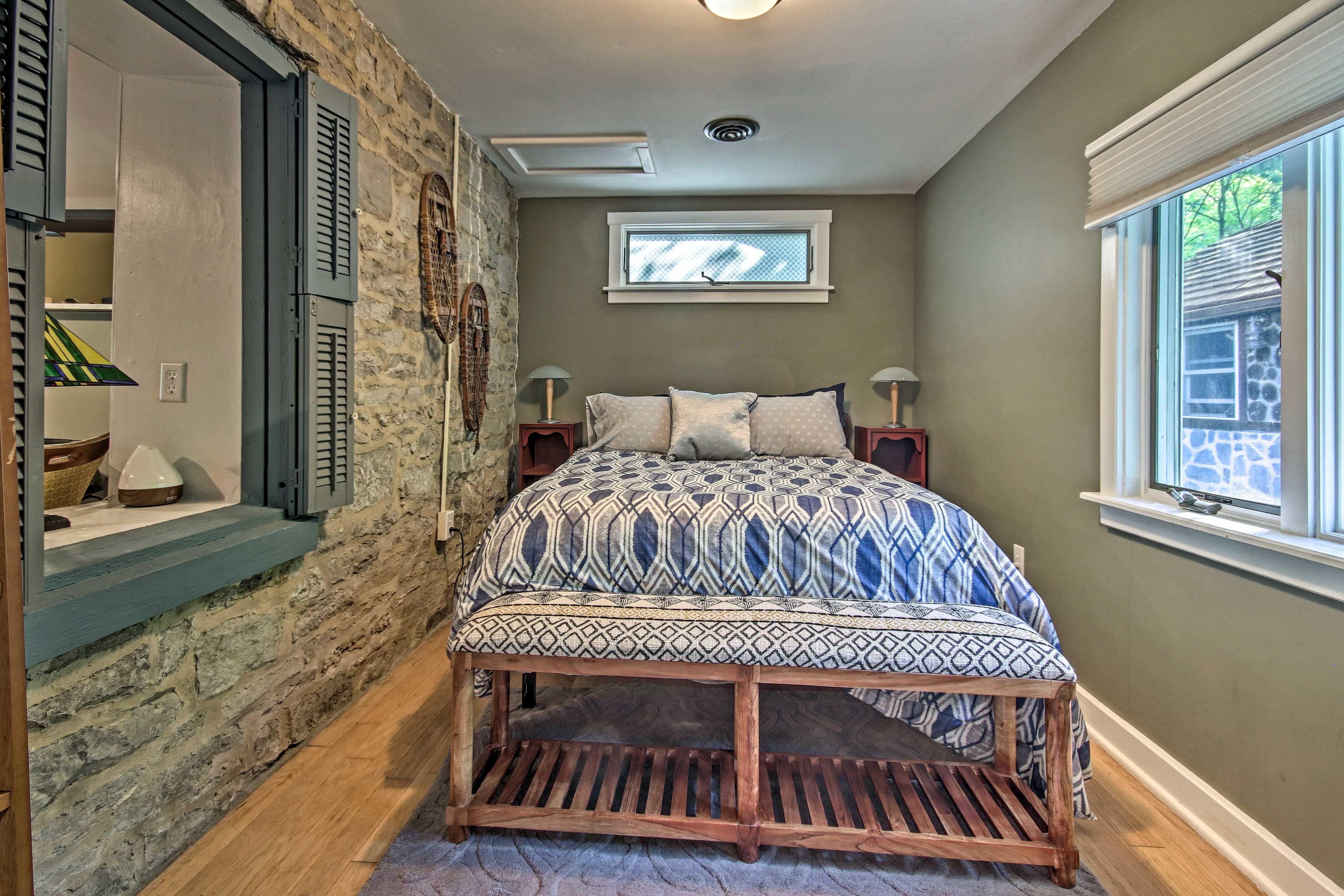 Bedroom 2 | Queen Bed