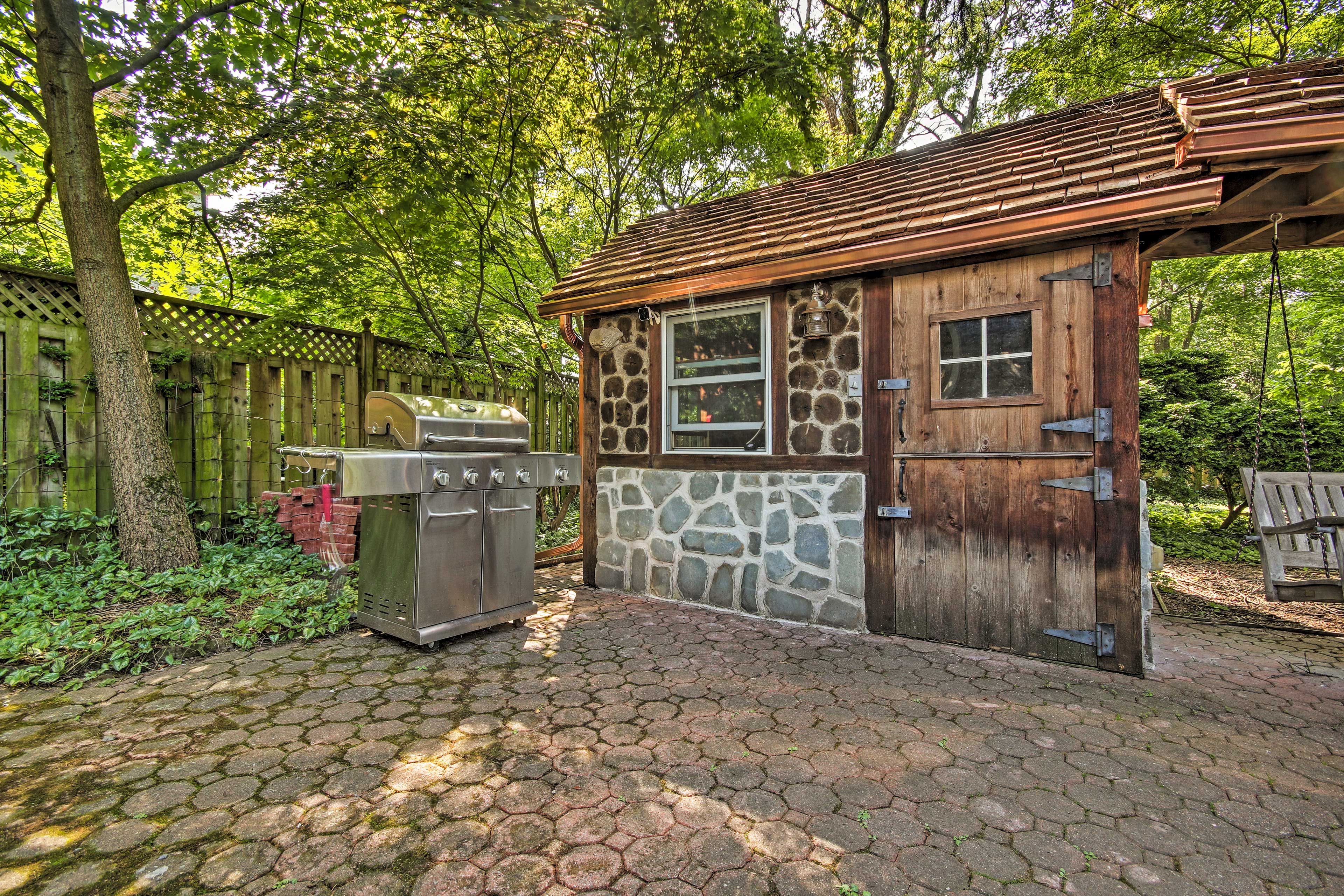 Private Yard | Gas Grill
