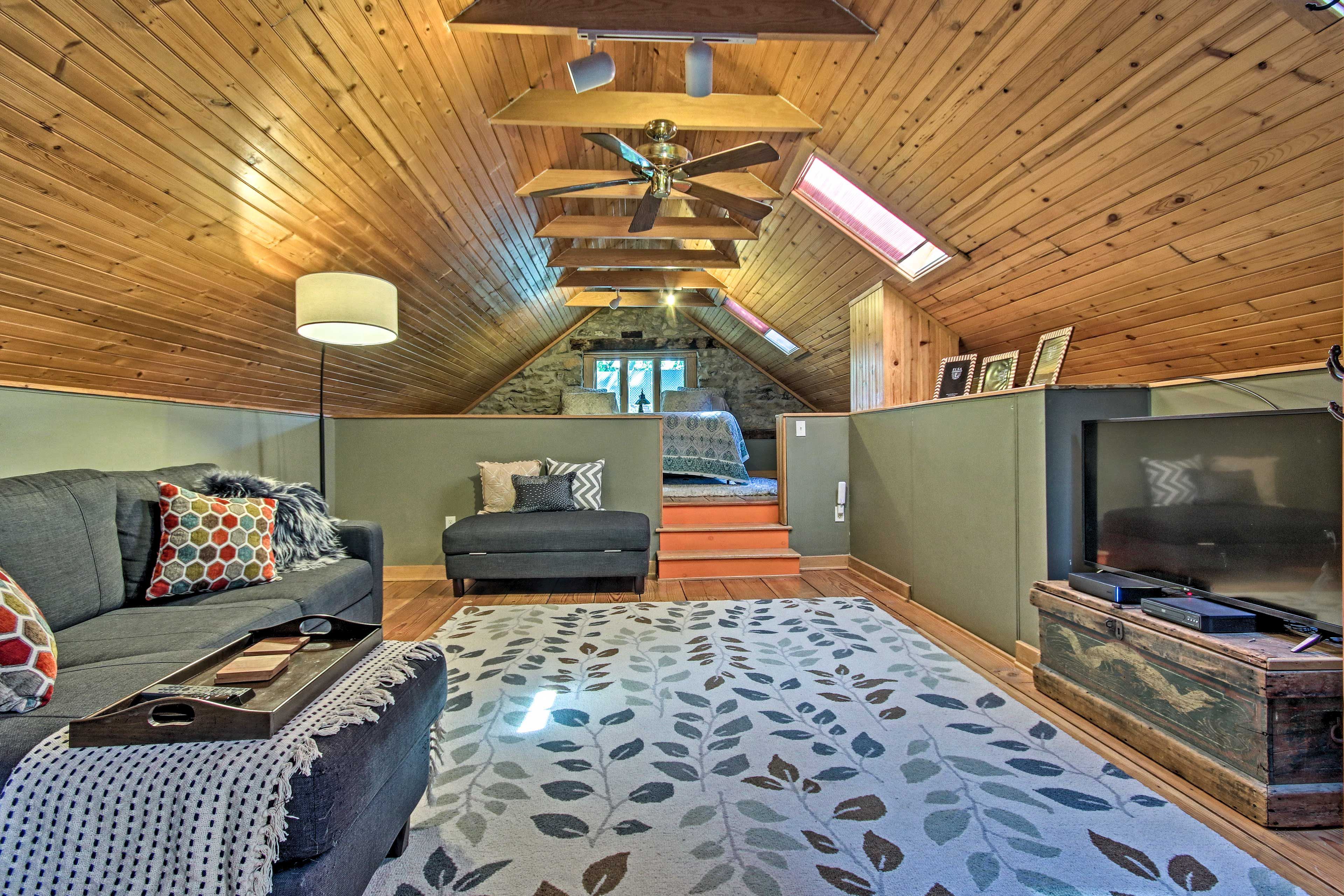 Living Area | Smart TV
