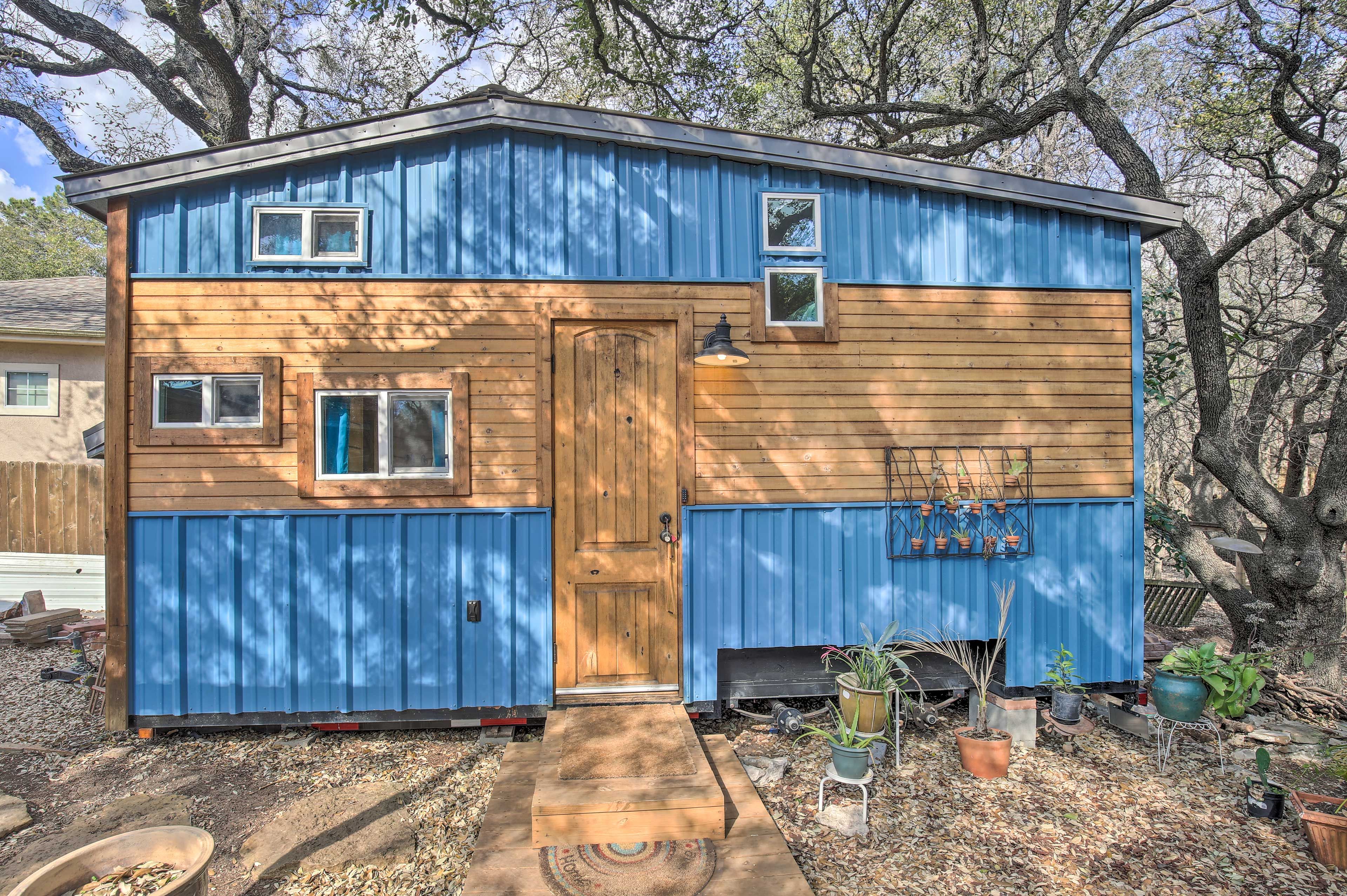 Tiny House Exterior | 1 Step Required