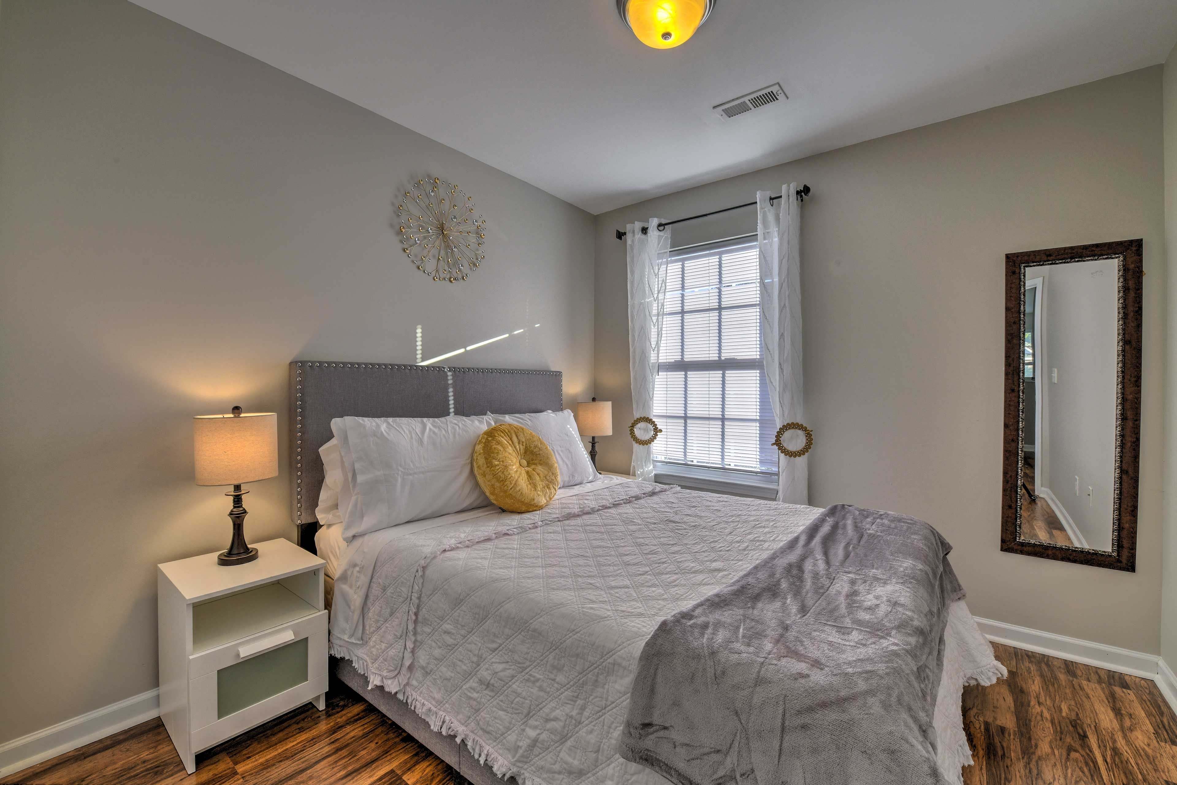 Bedroom 2 | Queen Bed