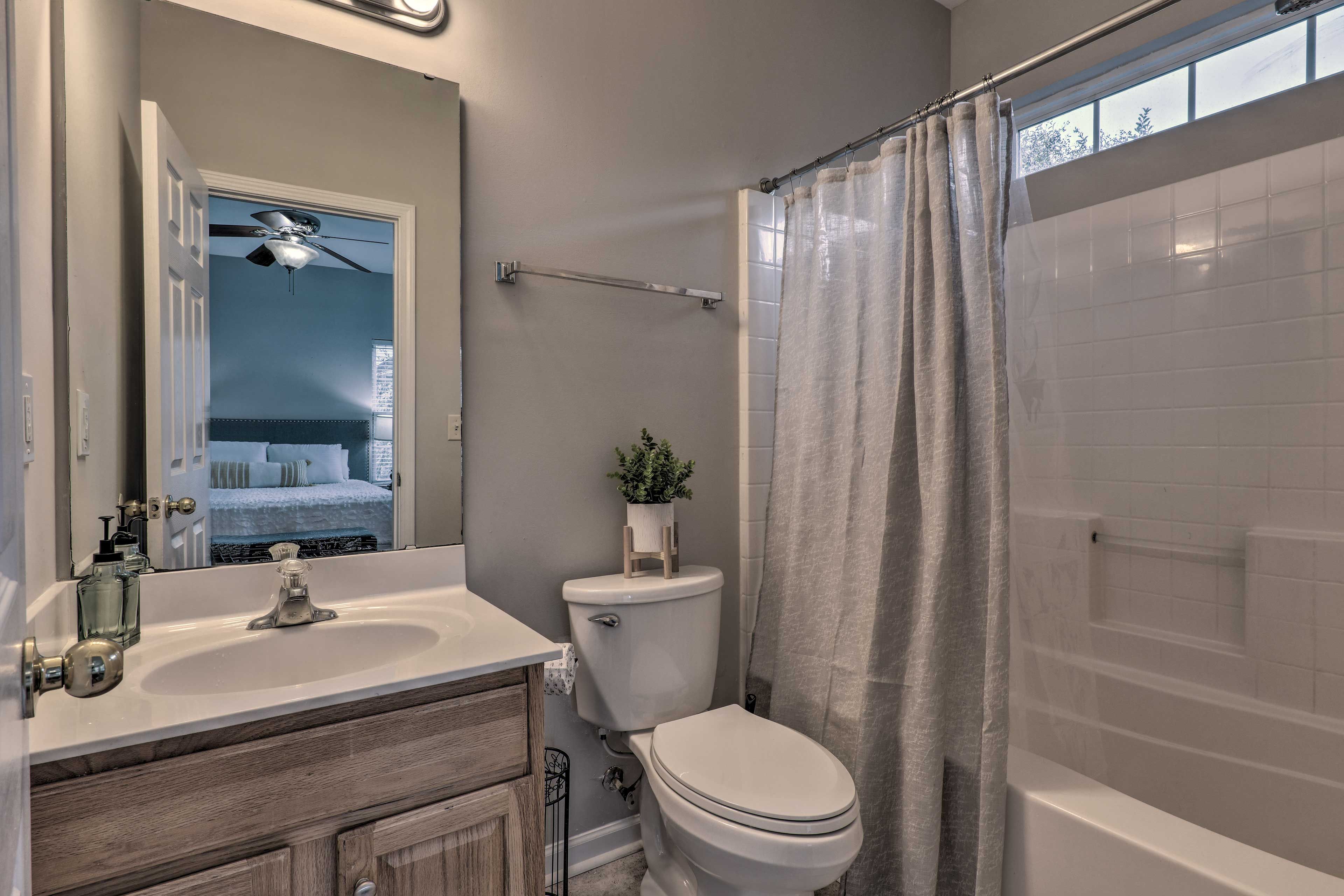 En-Suite Bathroom | Complimentary Toiletries