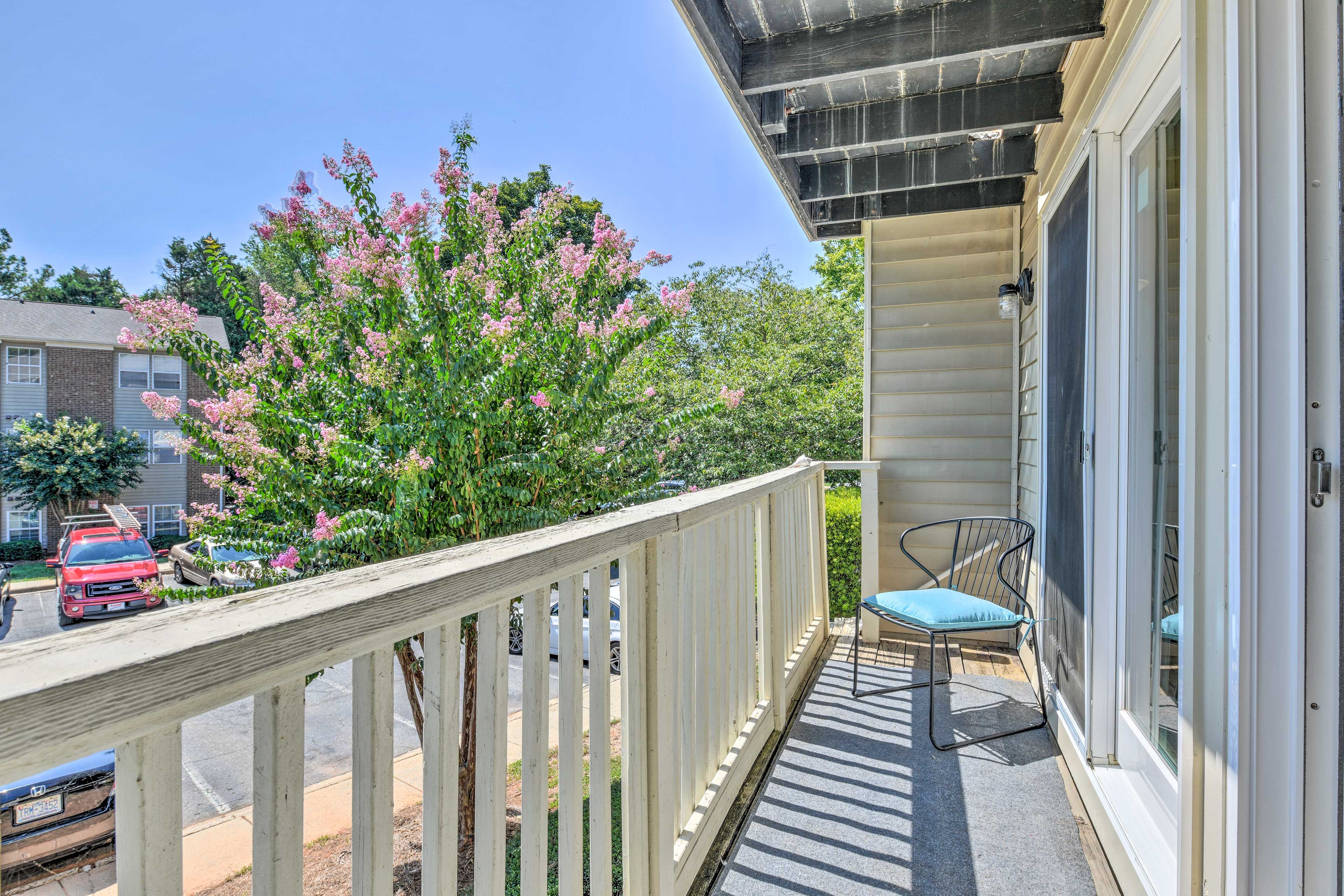 Towels & Linens Provided | Free WiFi | Community Parking Lot (2 Vehicles)