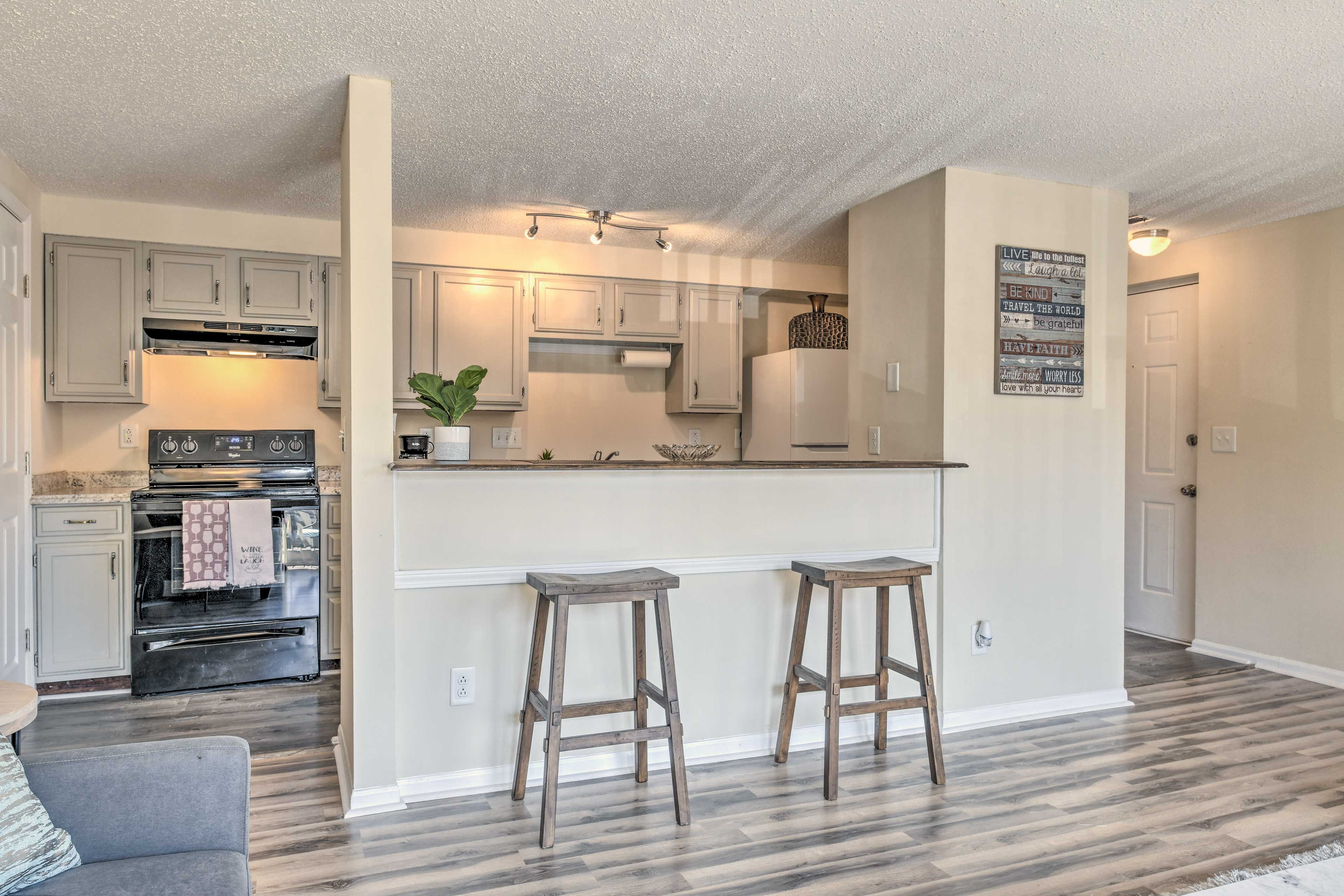 Fully Equipped Kitchen & Breakfast Bar