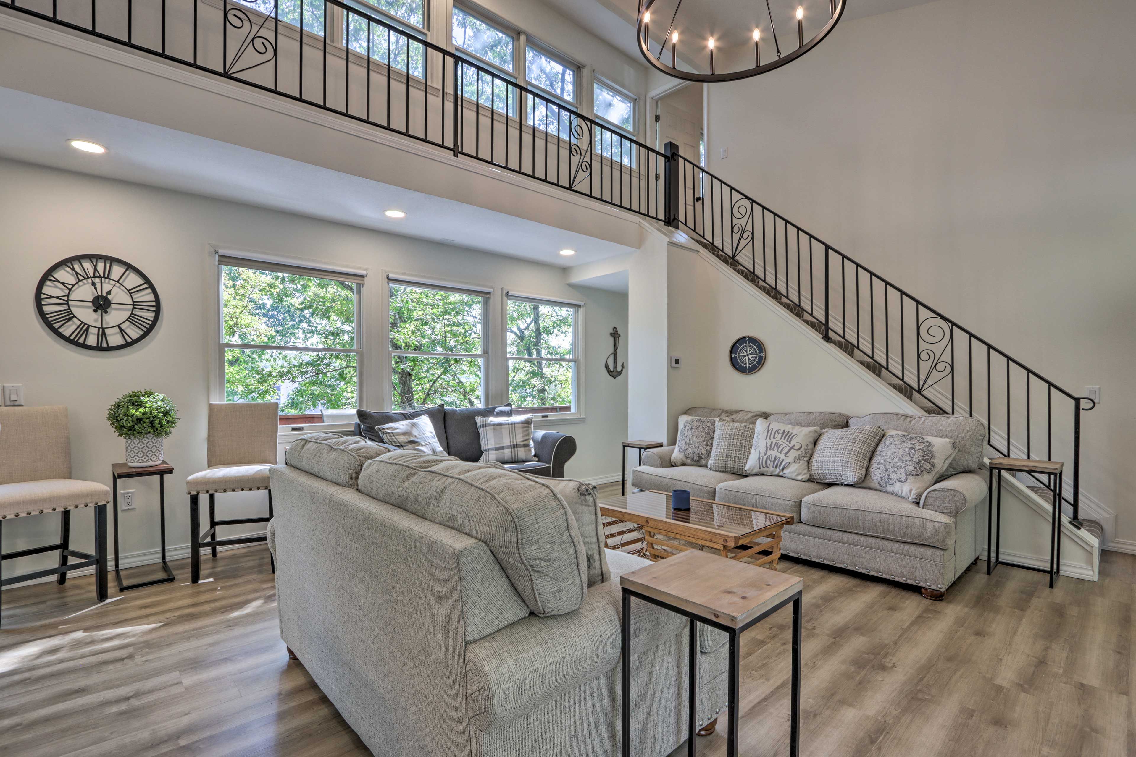 Living Room | Direct Access to Deck