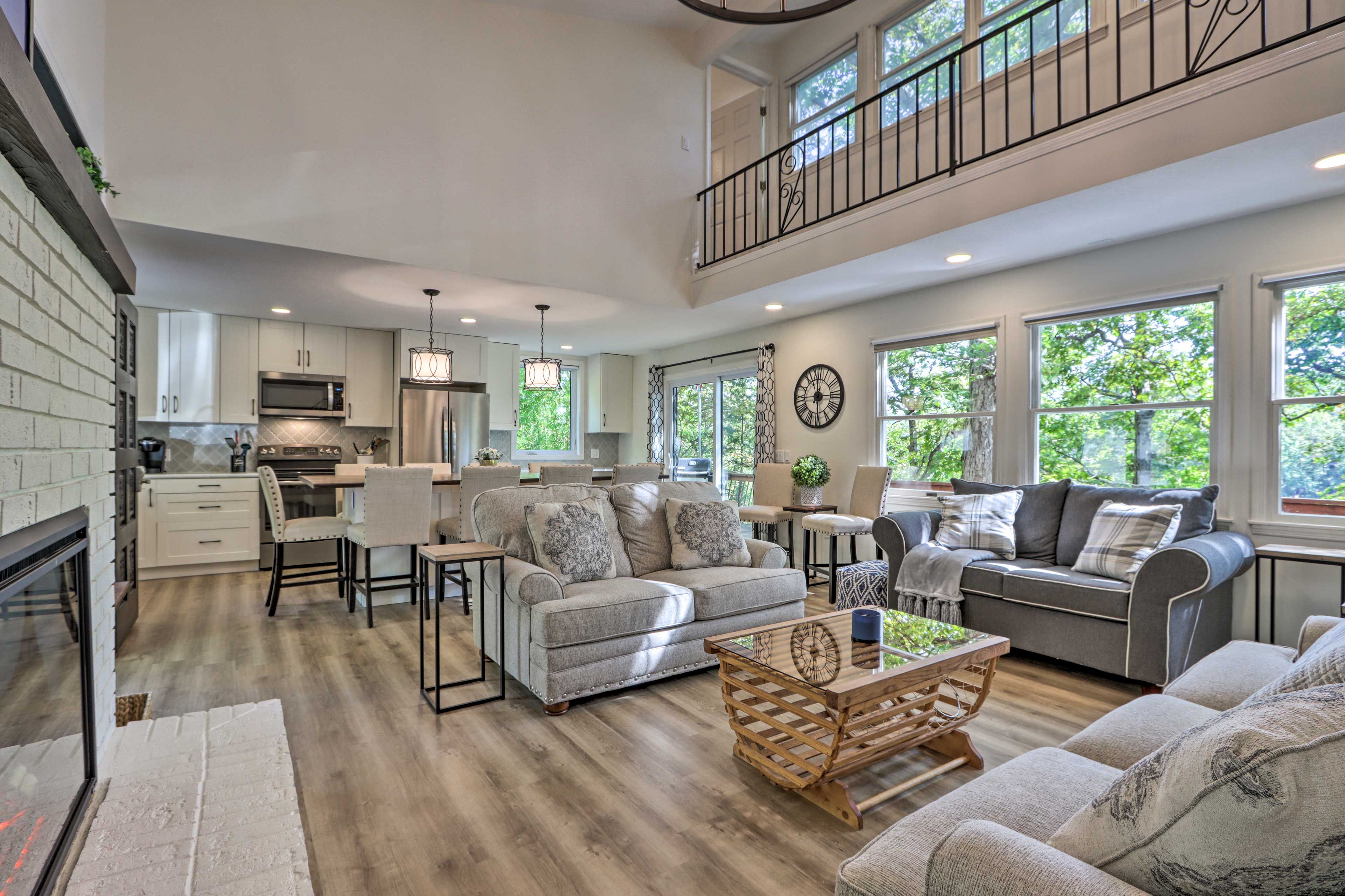 Living Room | Smart TVs | Free WiFi | Fireplace | Keyless Entry