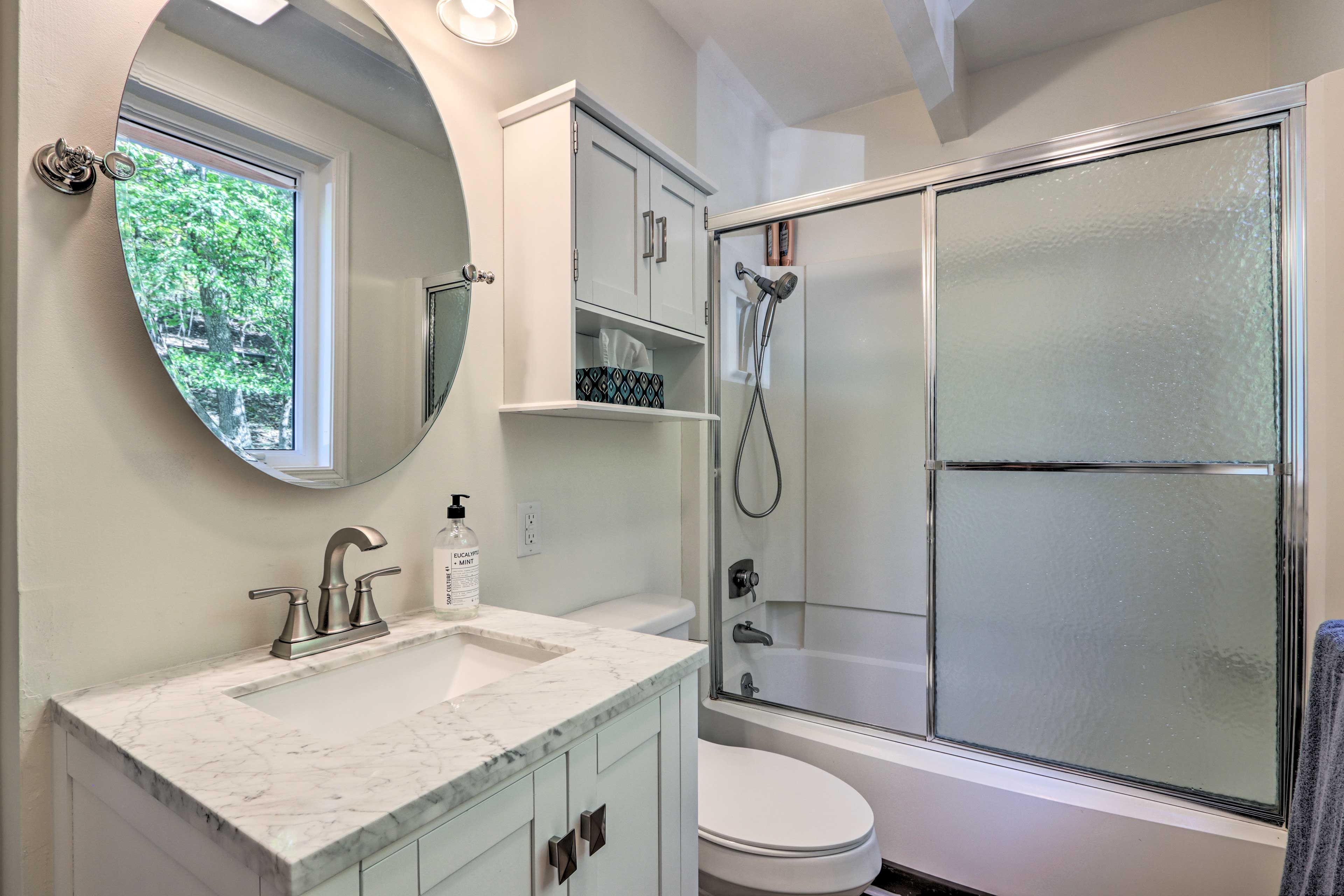 En-Suite Bathroom | Complimentary Toiletries Provided | Main Level