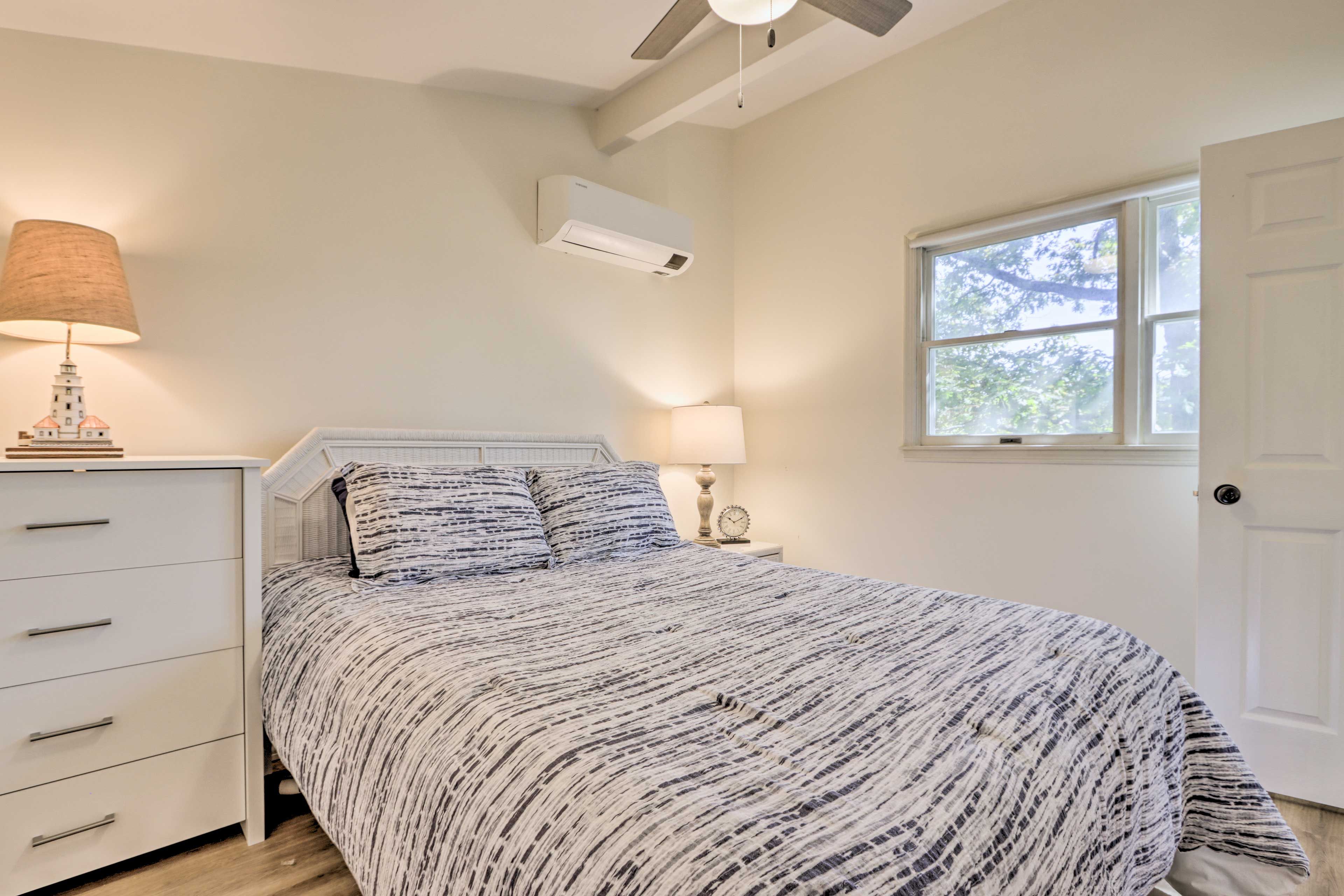 Bedroom 3 | Queen Bed | En-Suite Bathroom | 2nd Floor