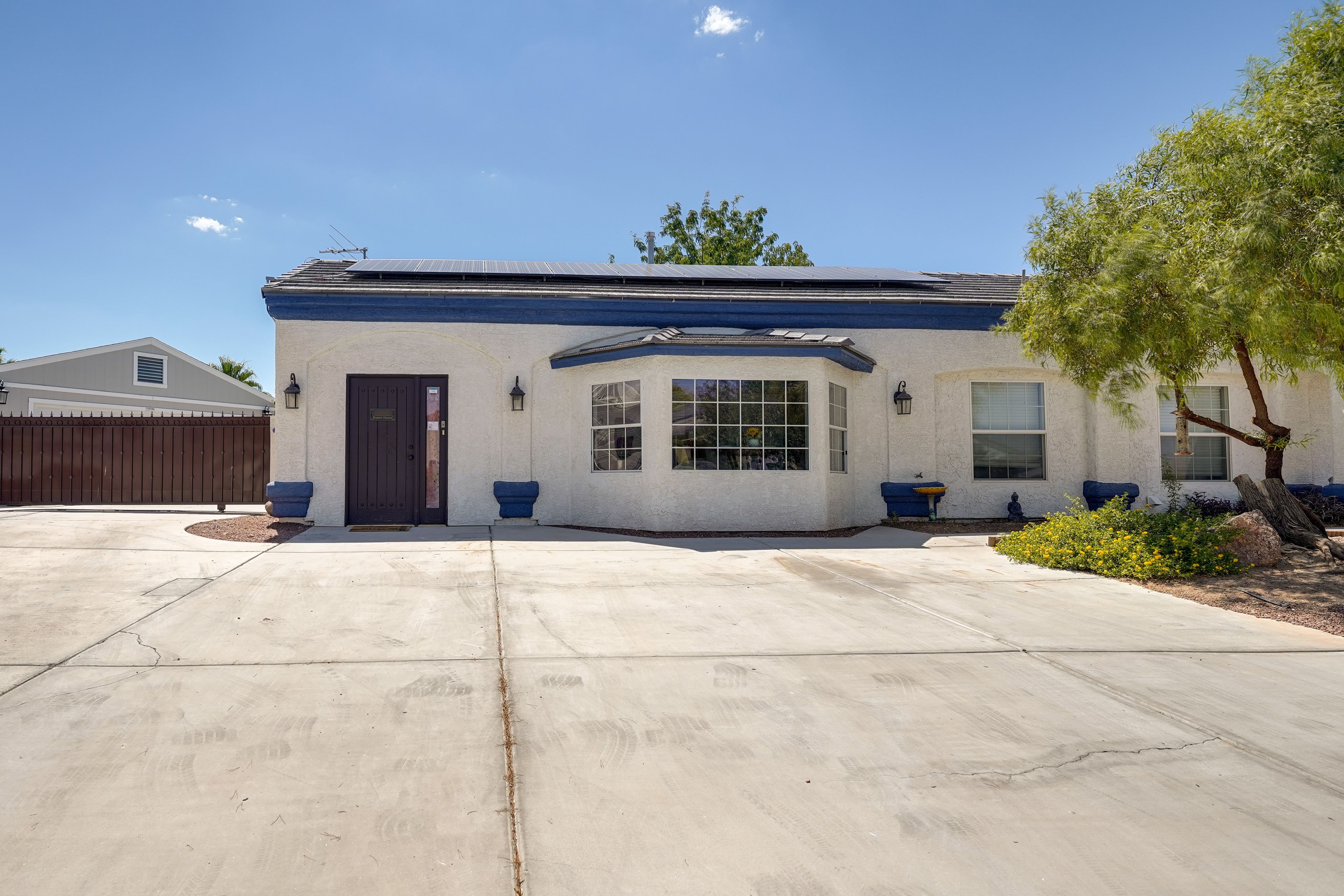 Parking | Driveway (3 Vehicles) | Garage (1 Vehicle)