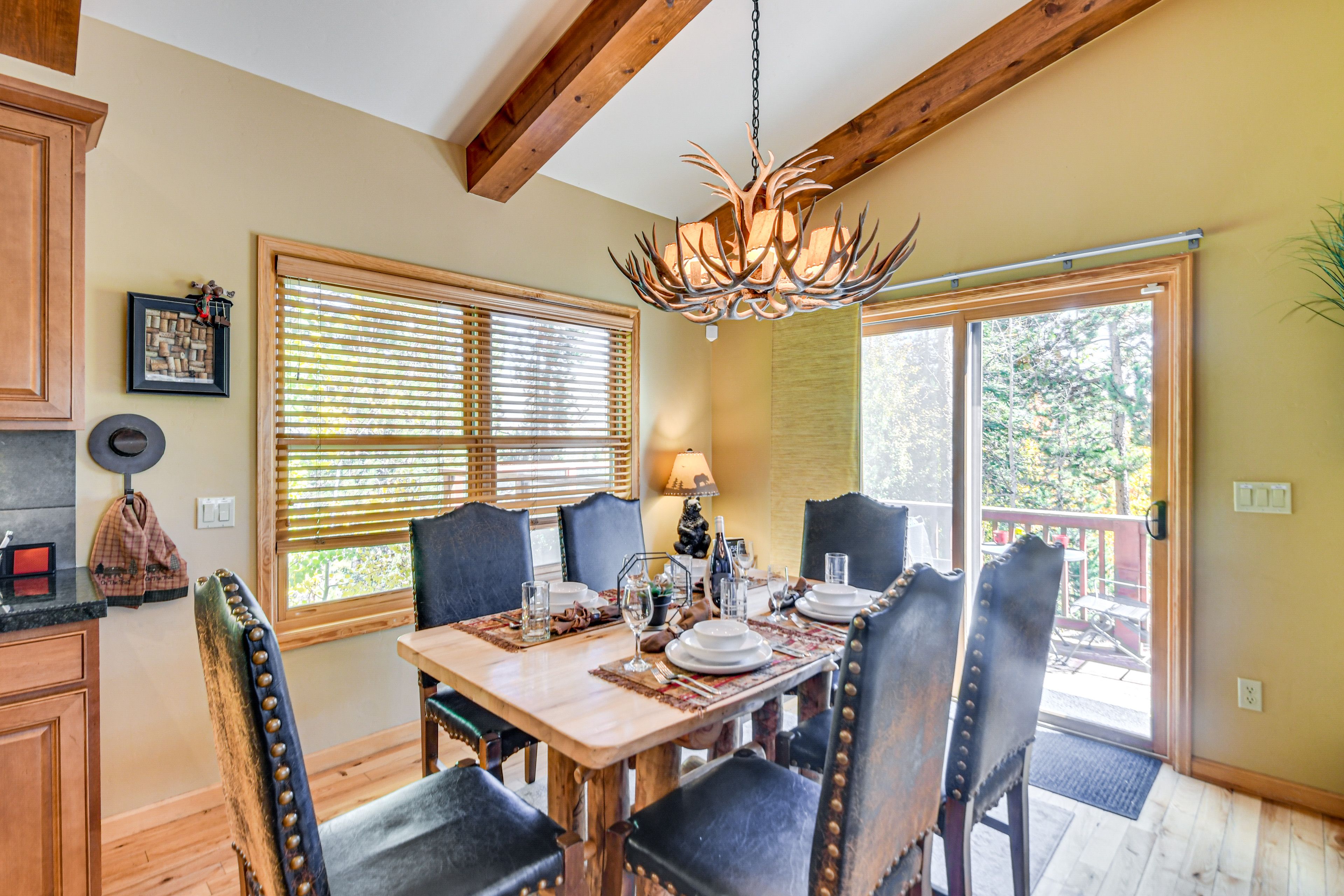 Dining Area | Dishware & Flatware Provided