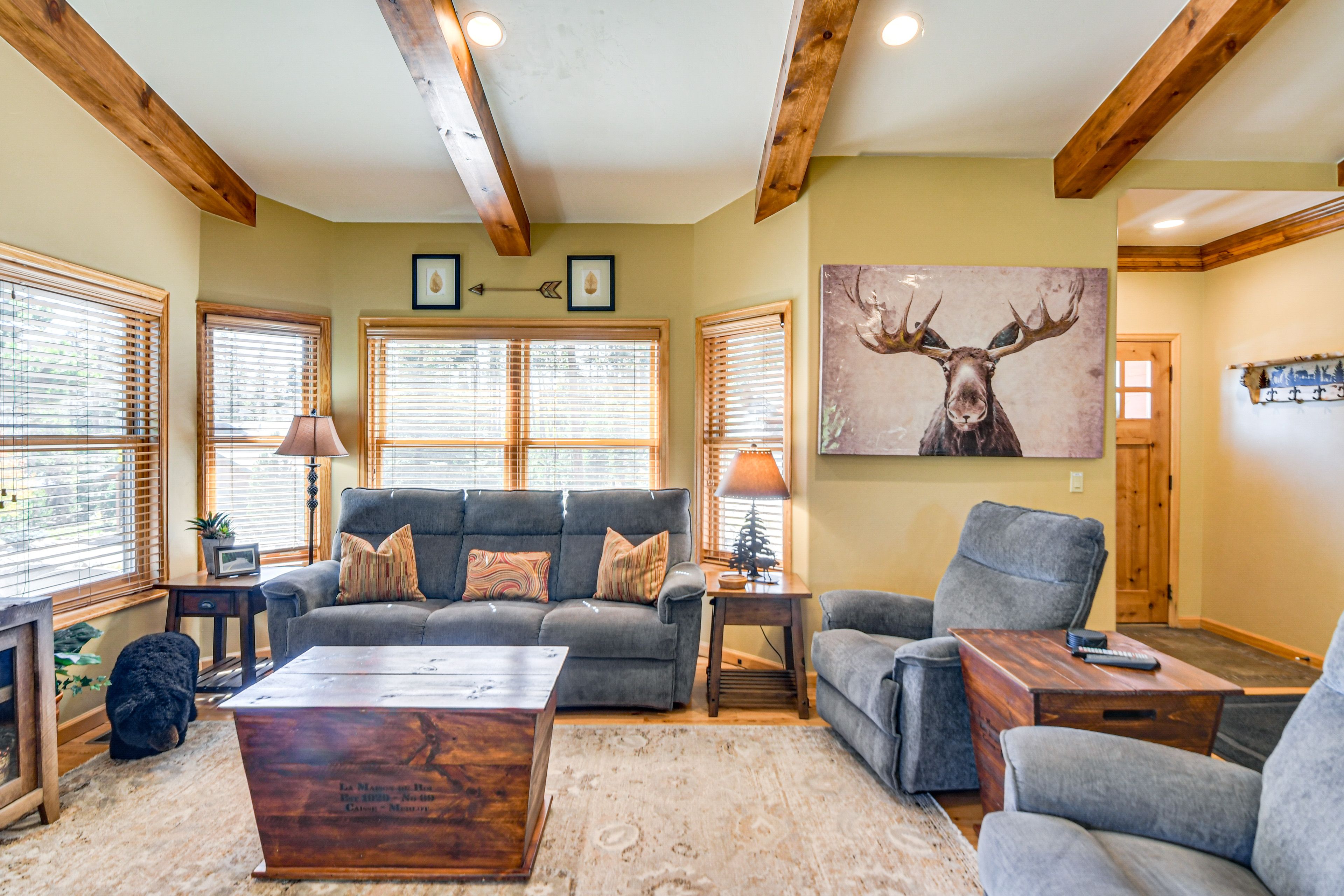 Living Room | Smart TV | Gas Fireplace