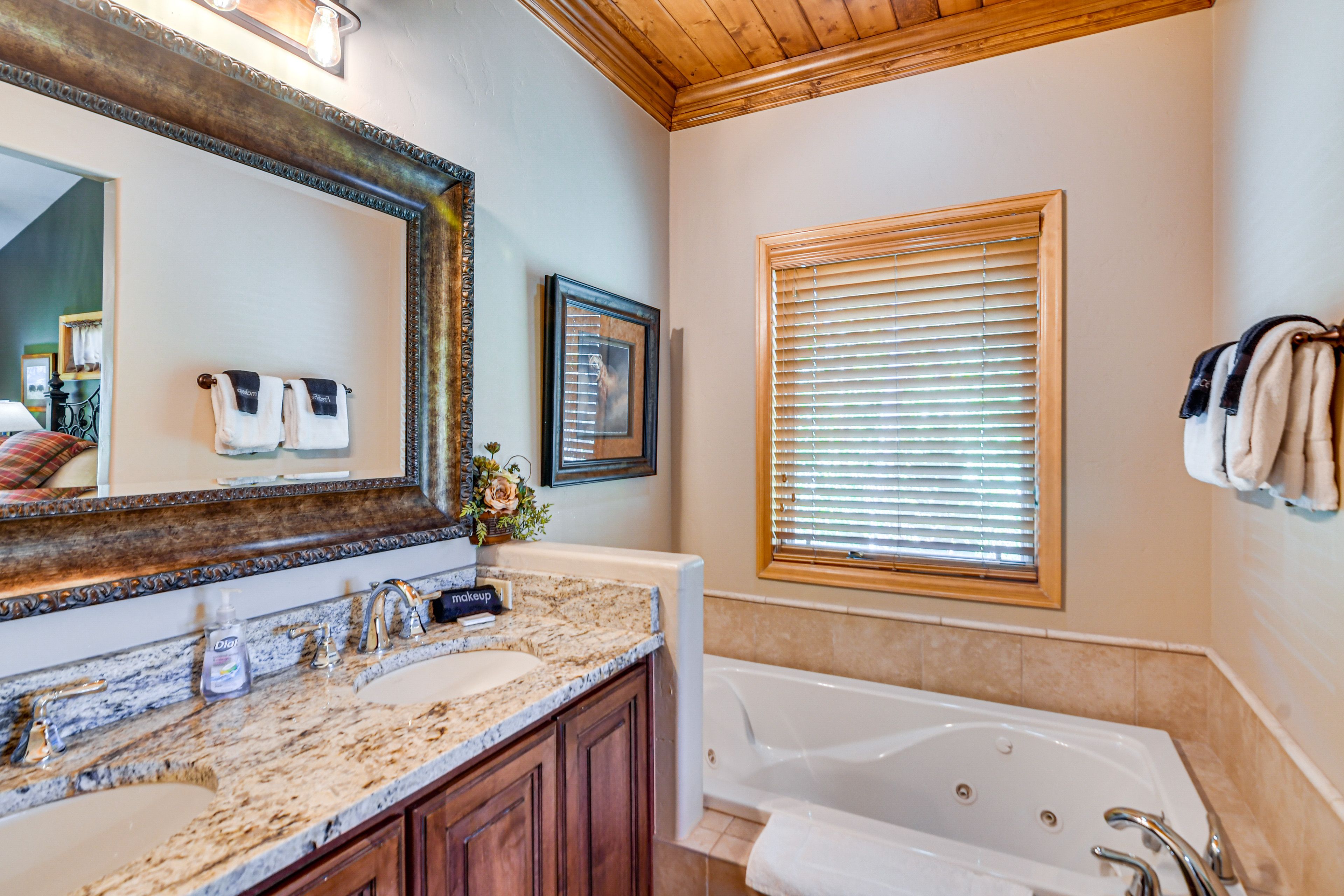 En-Suite Bathroom | Complimentary Toiletries