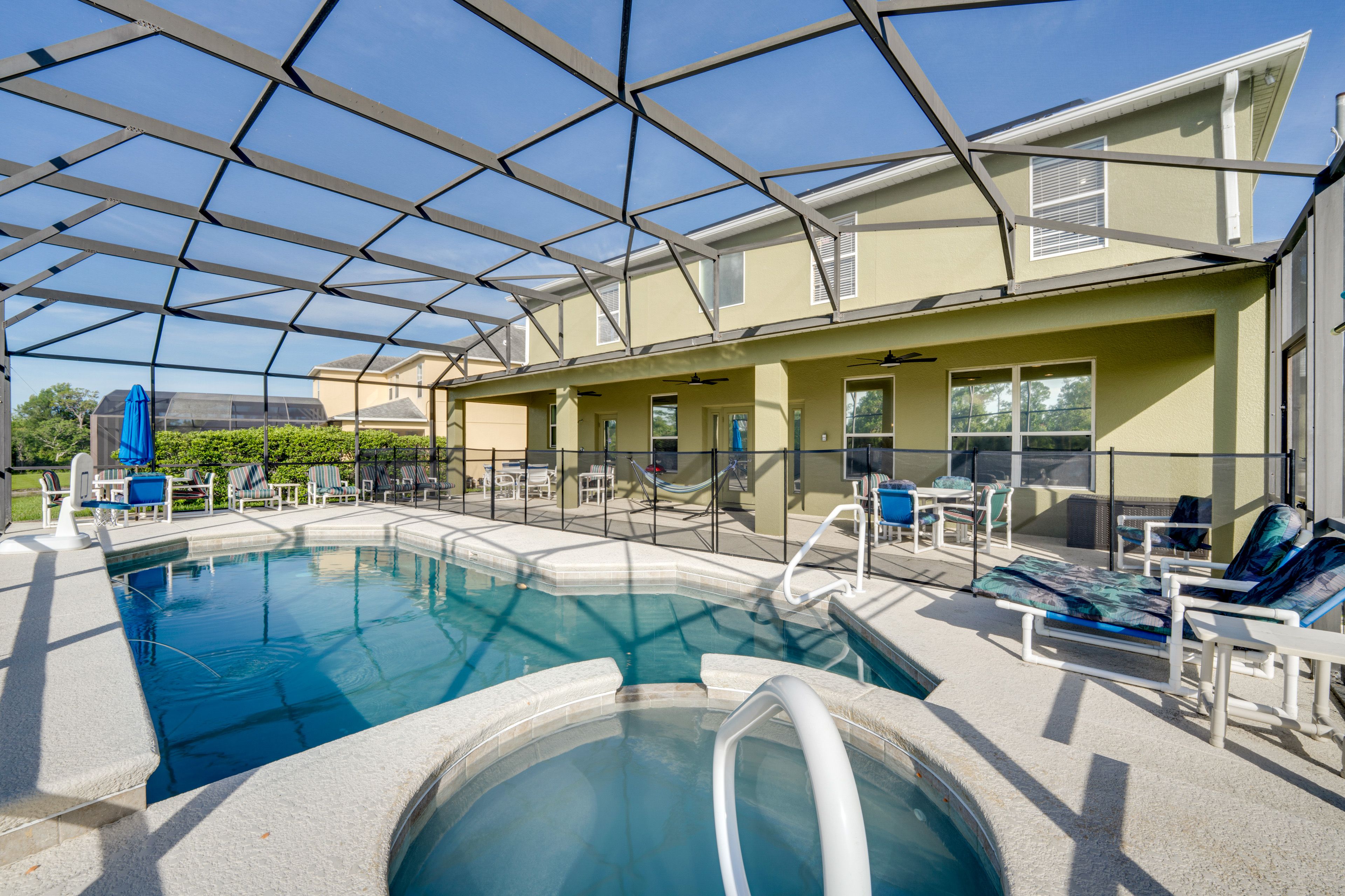 Screened-In Saltwater Pool | Depth (3'-5')