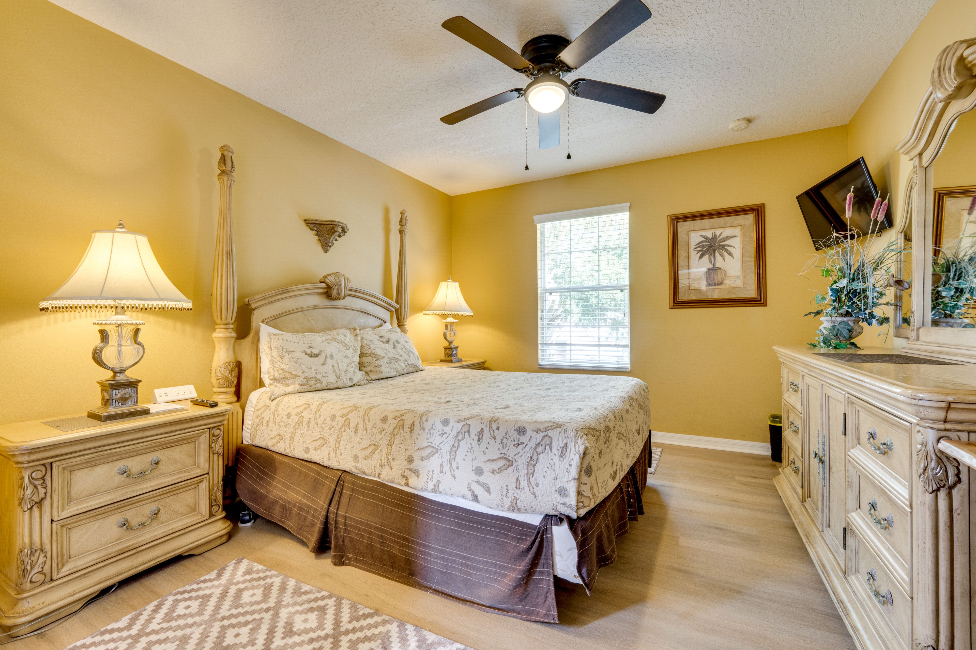 Bedroom 6 | Upper Level | Queen Bed