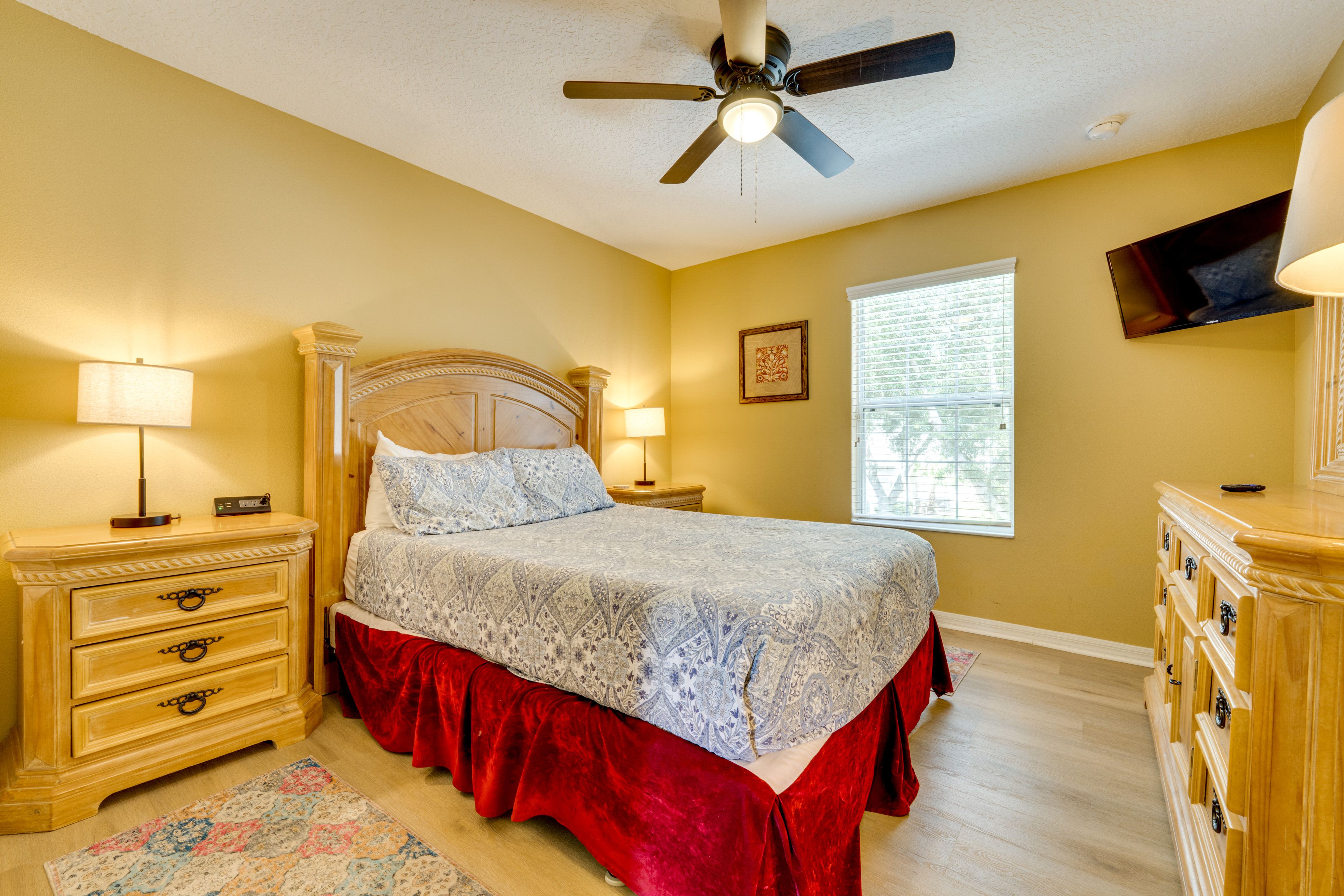 Bedroom 7 | Upper Level | Queen Bed