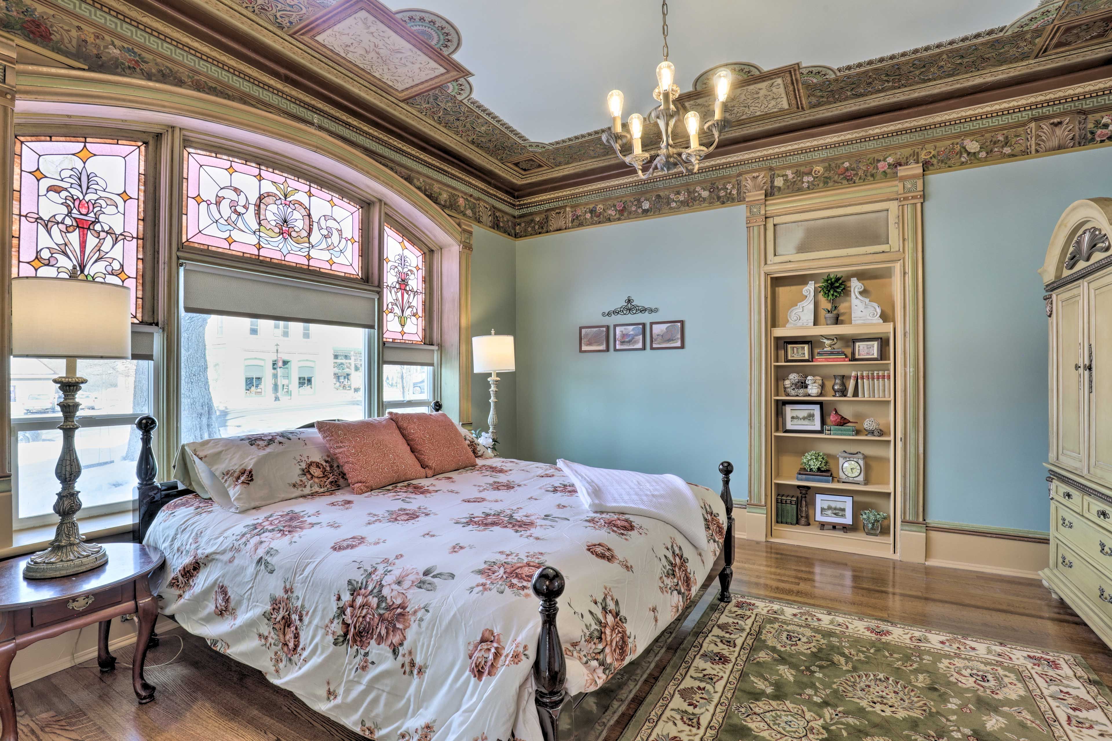 Bedroom 1 | King Bed | 1st Floor