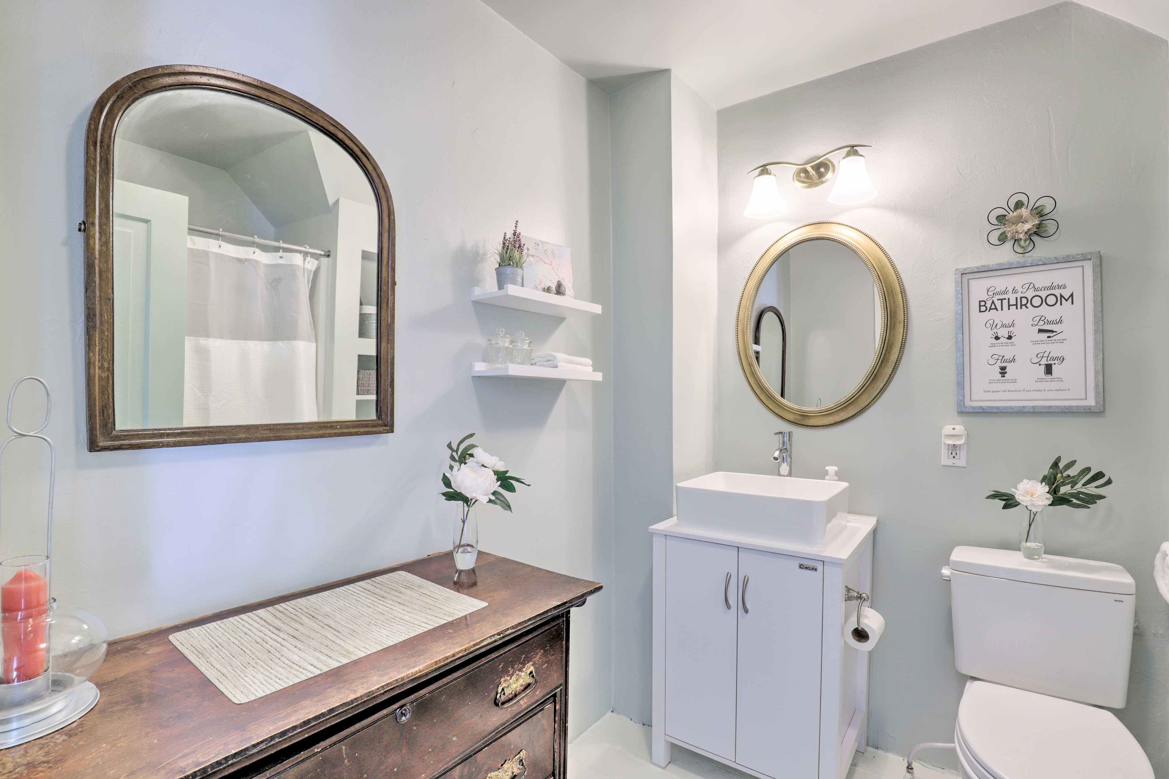 Full Bathroom | 2nd Floor