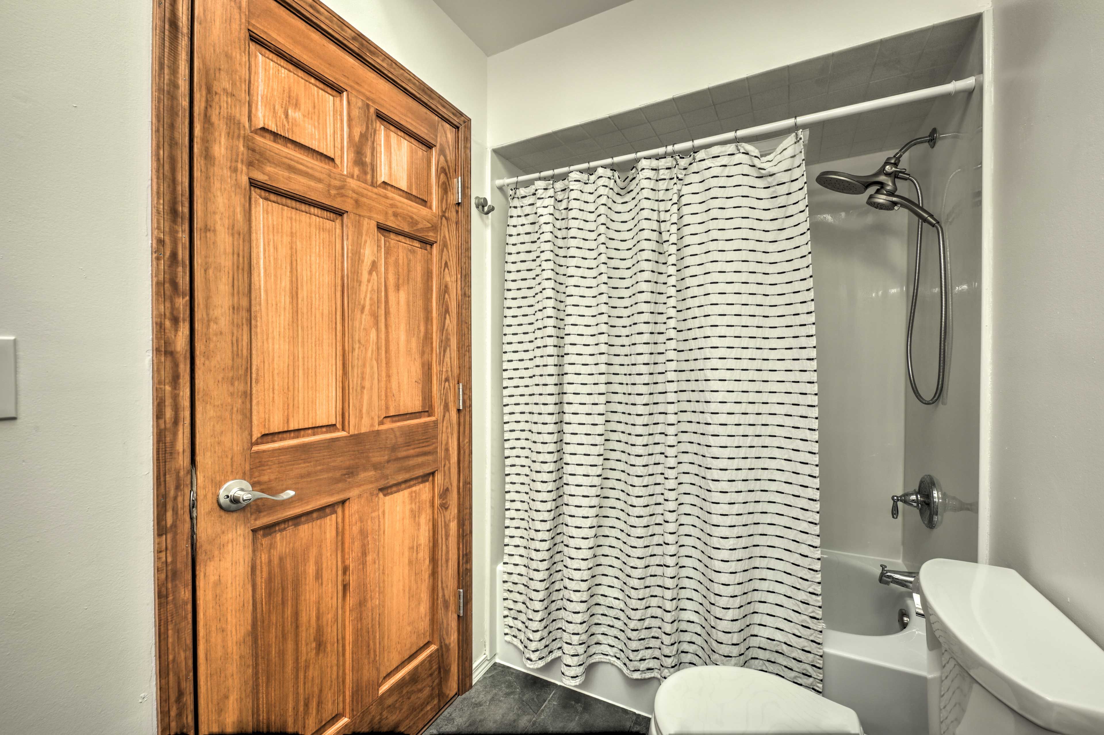 Full Bathroom | Shower/Tub Combo