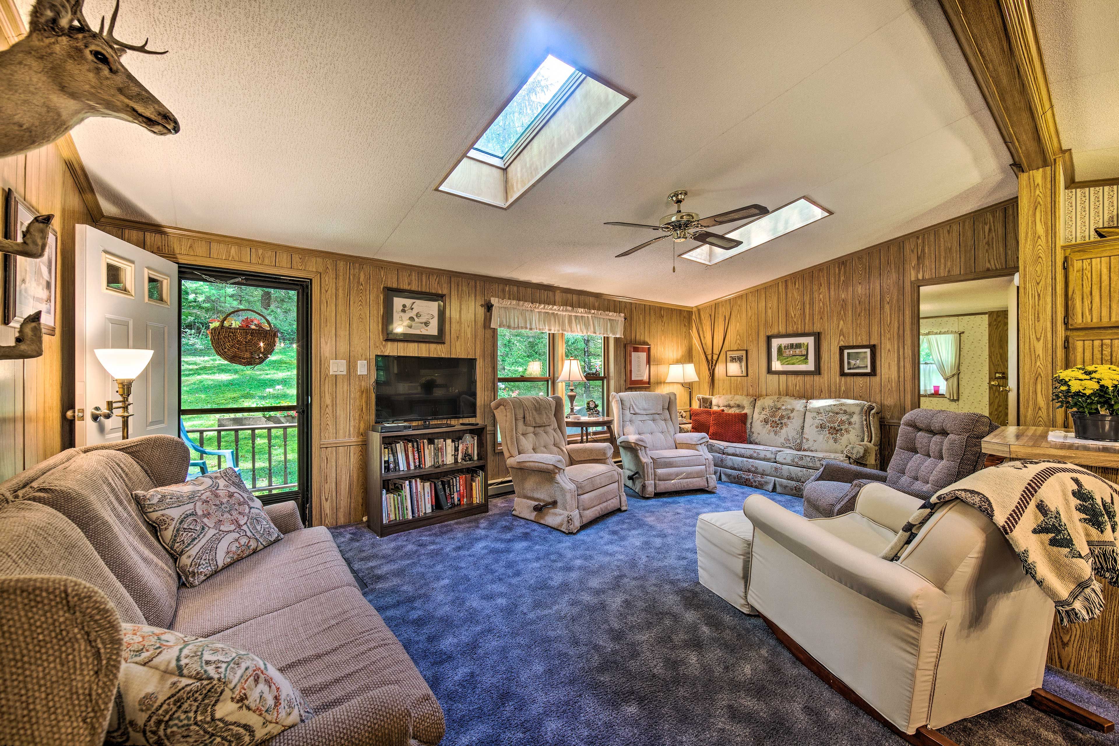 Living Room | 1,500 Sq Ft | Window A/C Unit