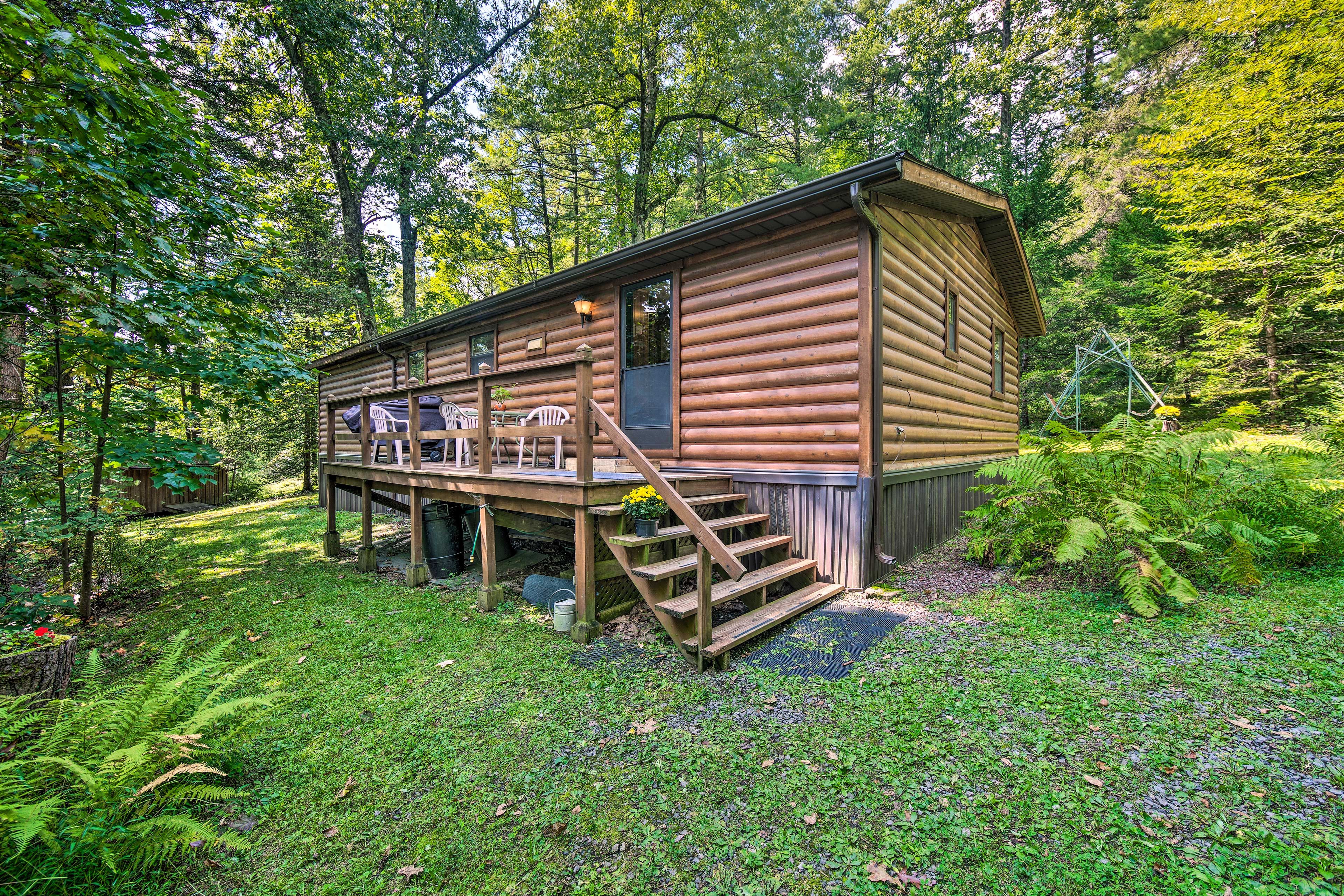 Cabin Exterior | Stairs Required