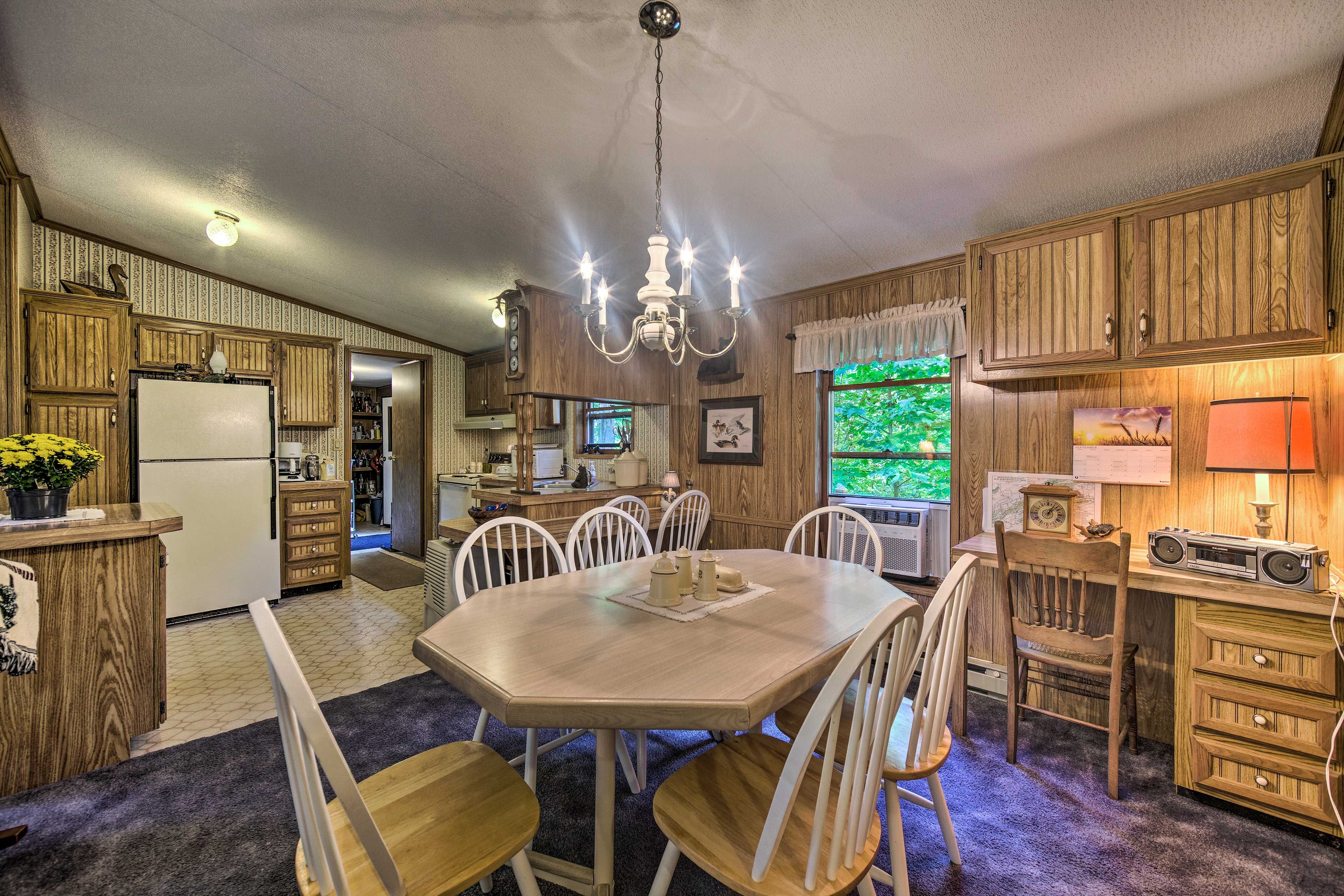 Dining Area | Dishware Provided