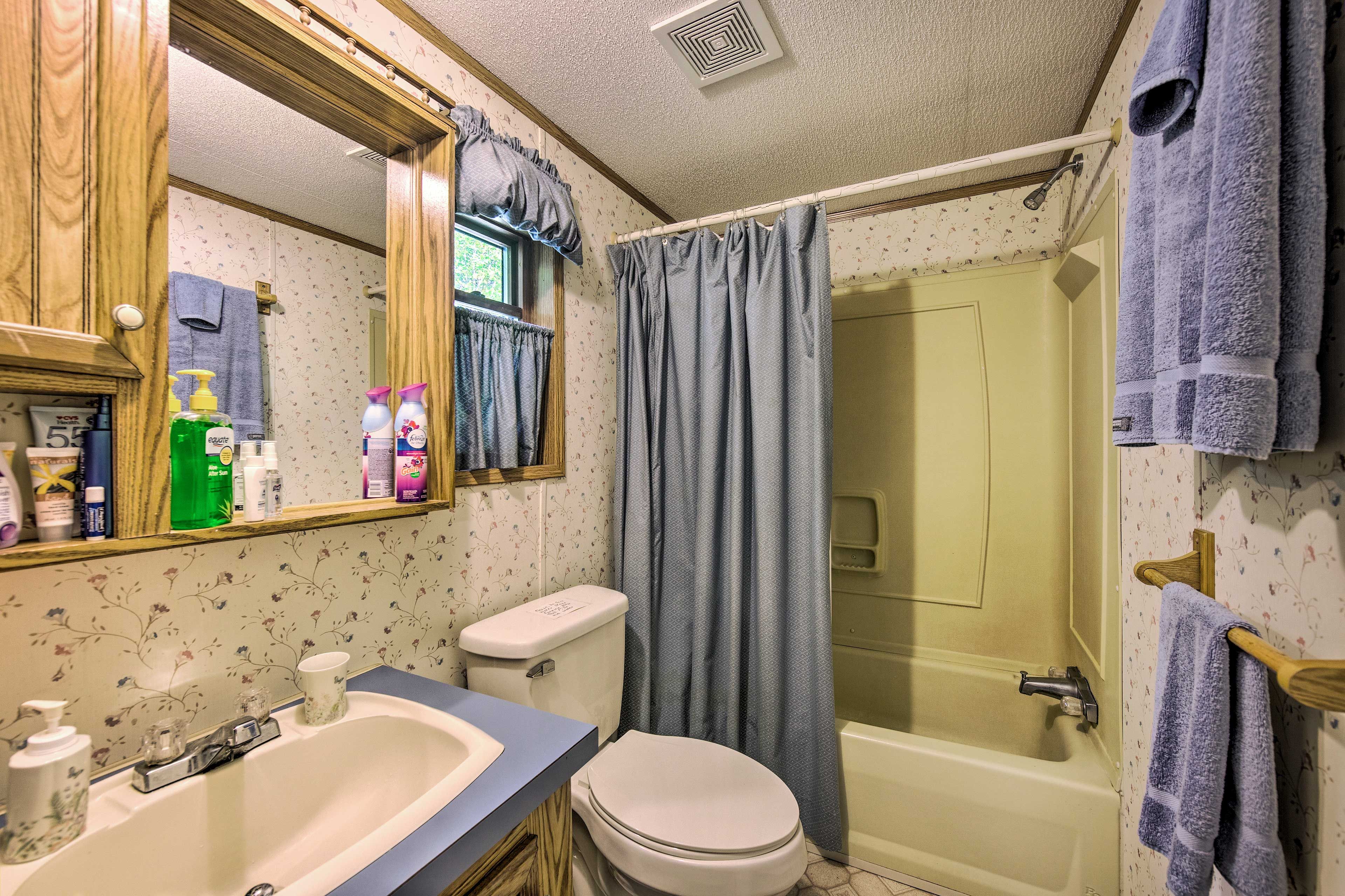 En-Suite Bathroom | Towels Provided