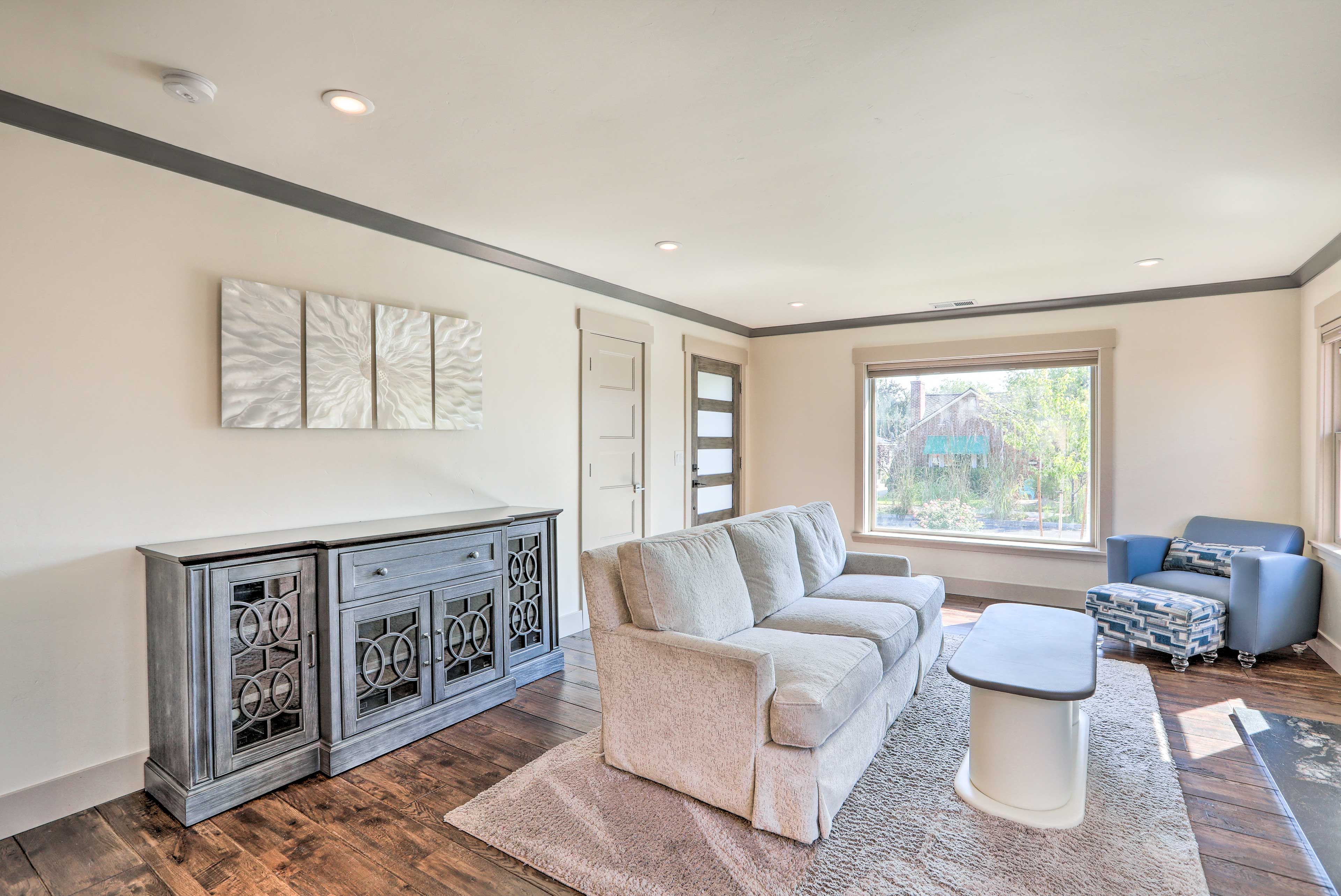 Living Room | Central Air Conditioning