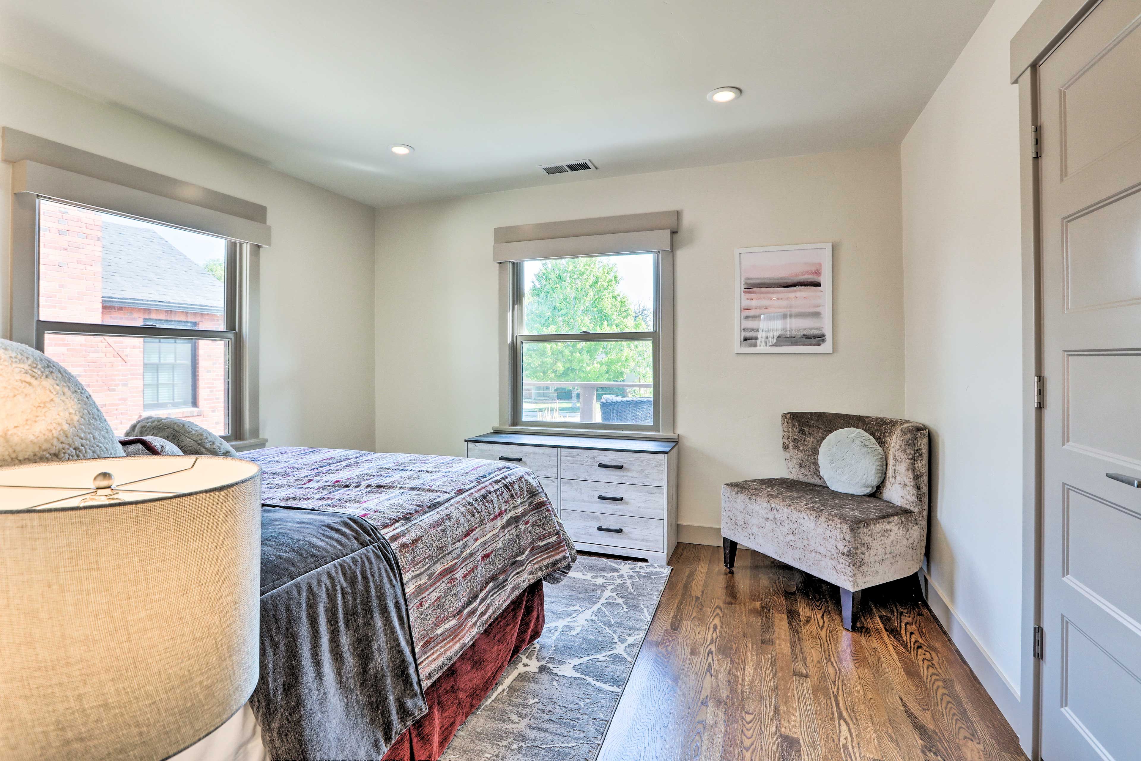 Bedroom 2 | Queen Bed | 1st Floor