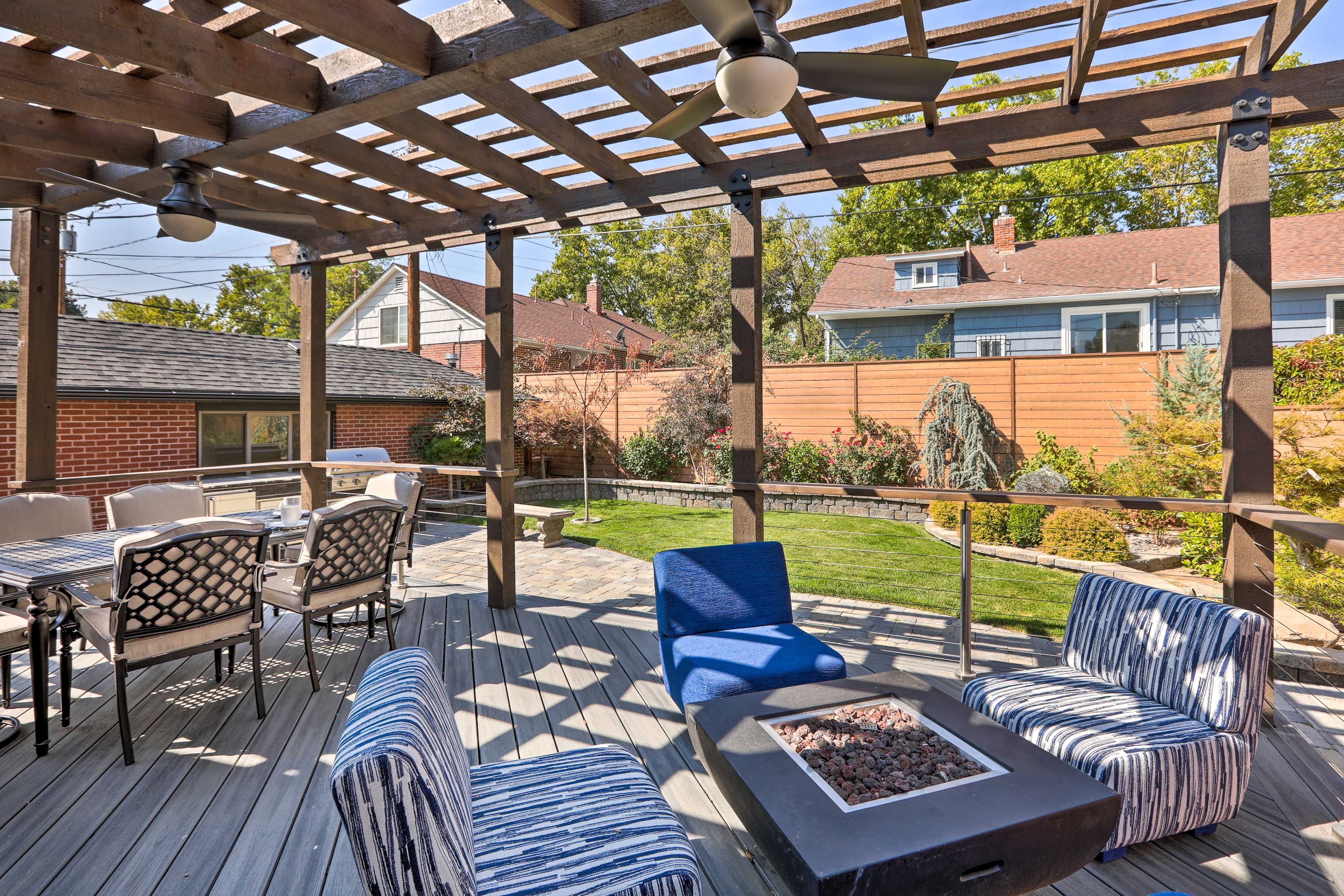 Deck | Built-In Grill
