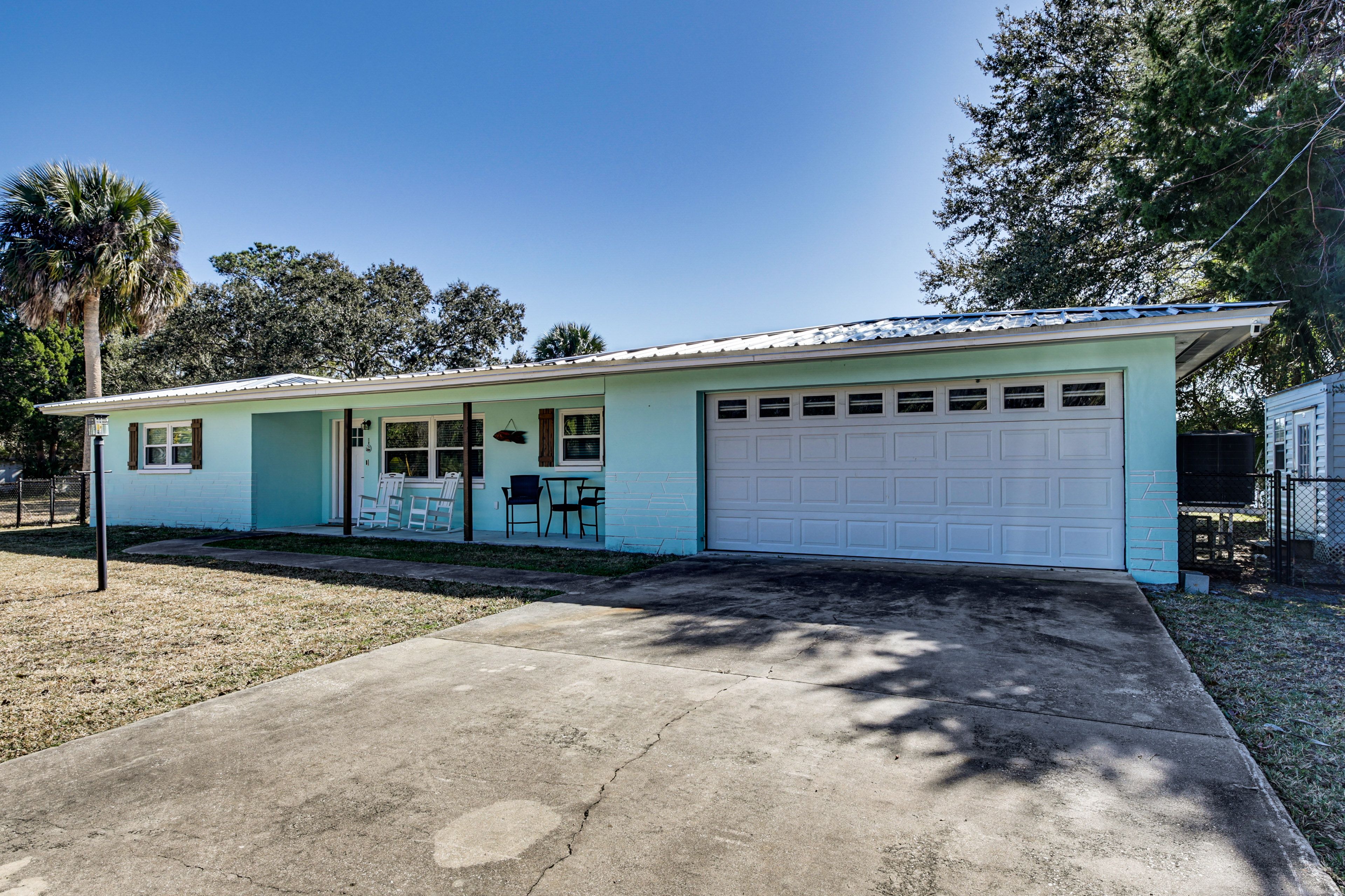 Parking | Garage (2 Vehicles) | Driveway (4 Vehicles) | Trailers