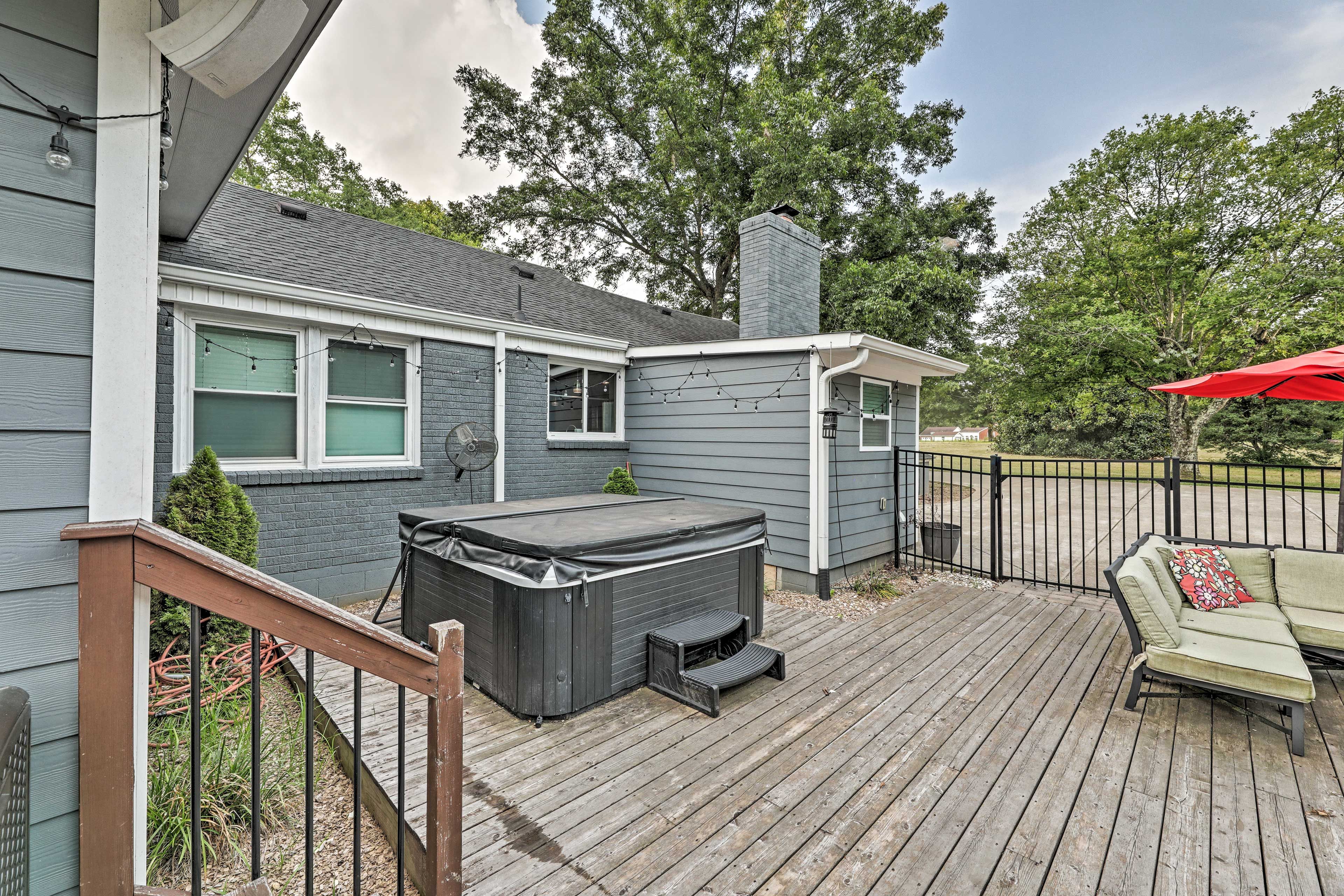 Deck | Hot Tub