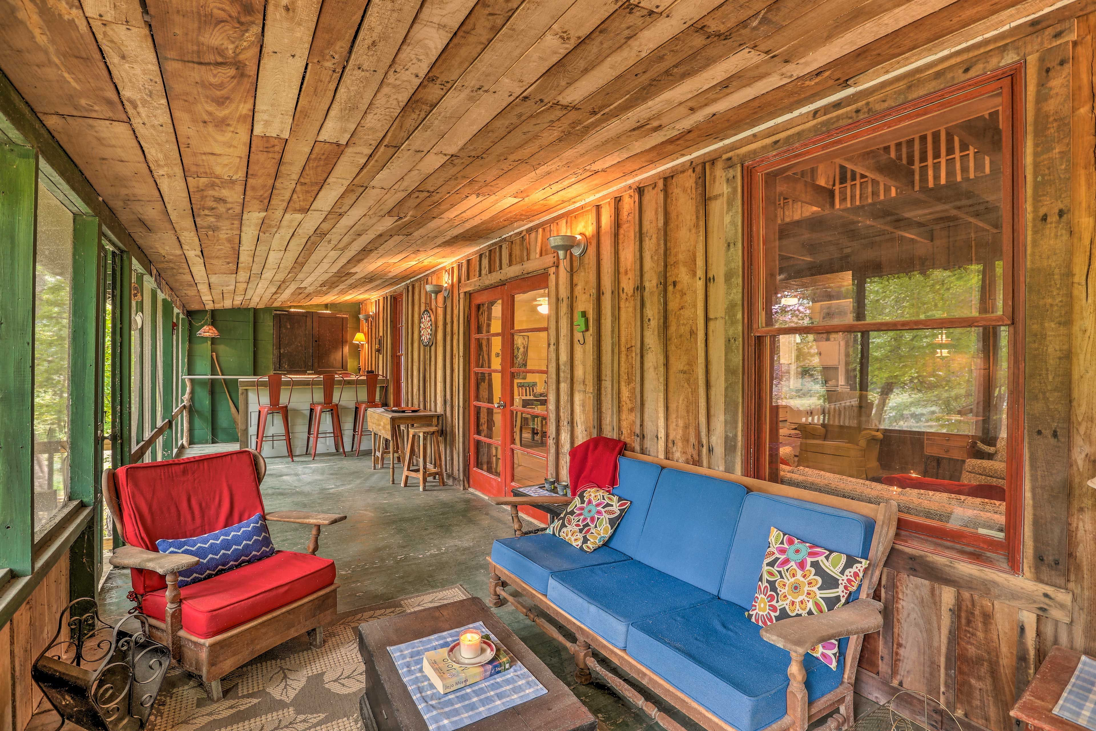 Screened Porch | Wet Bar