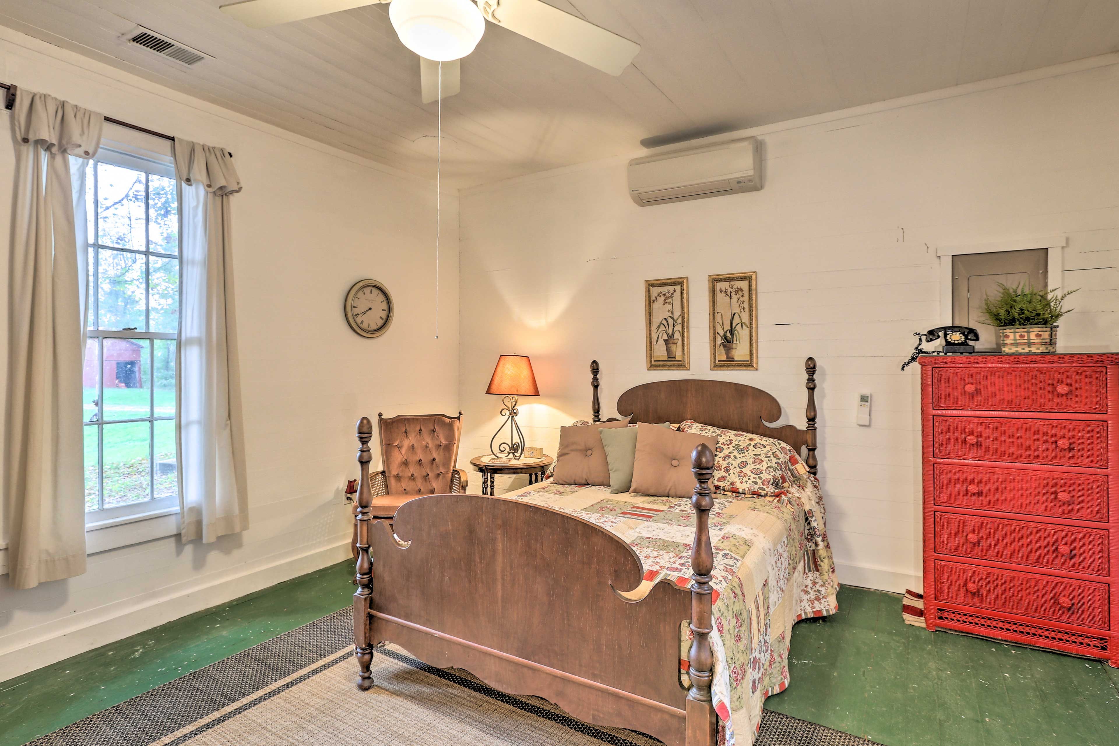 Bedroom 1 | Full Bed | 1st Floor