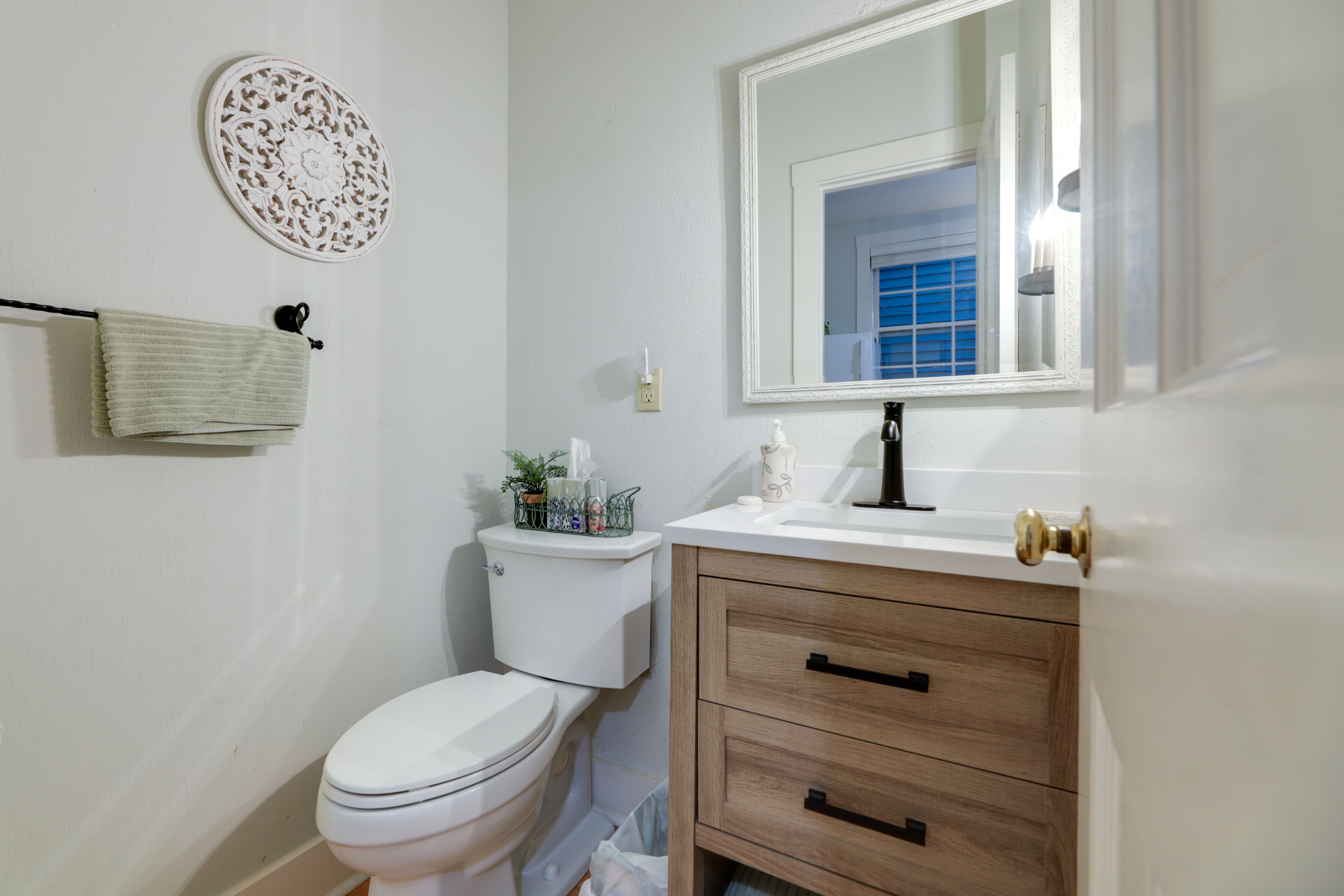 Half Bathroom | Main Floor