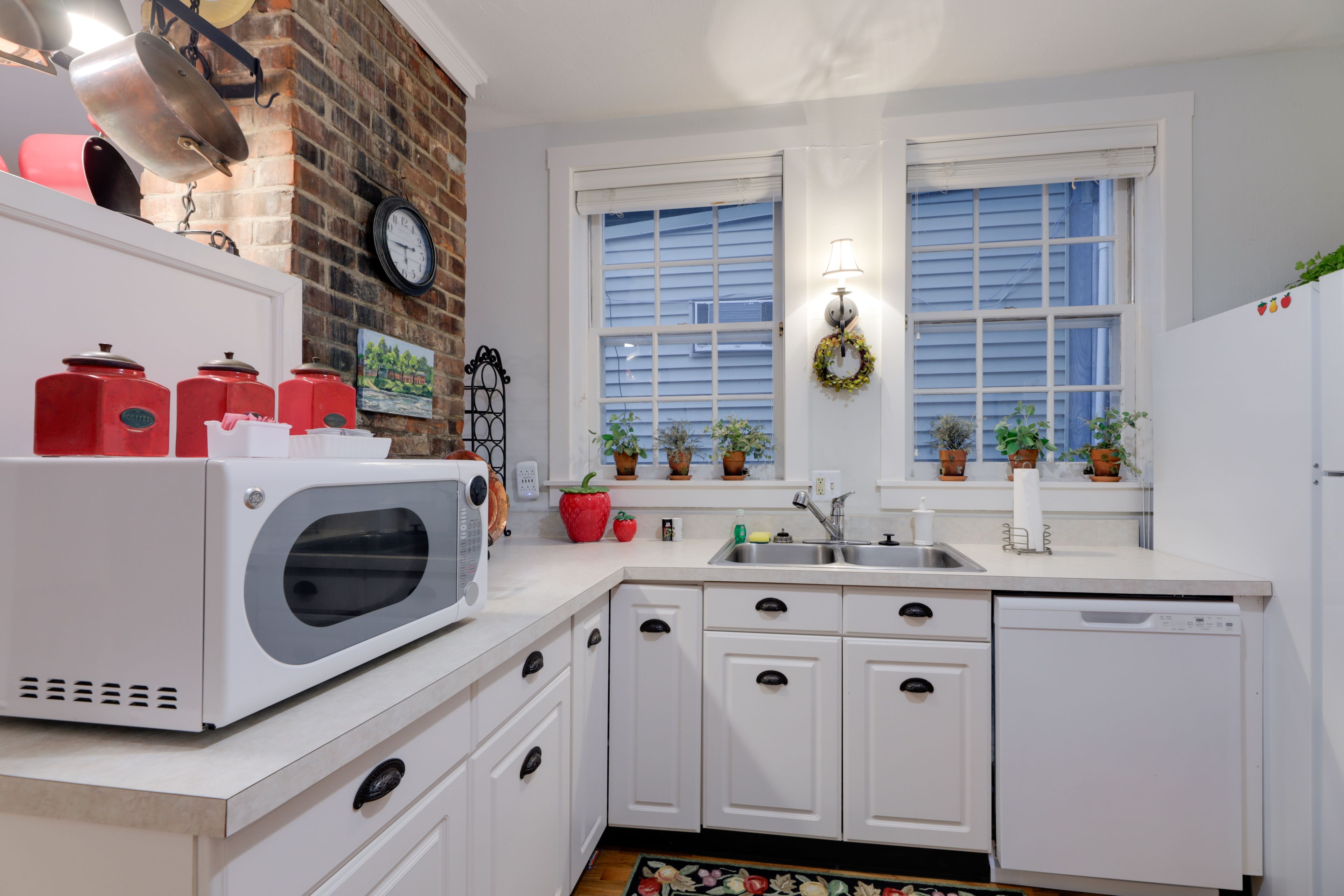 Fully Equipped Kitchen | Cooking Basics | Coffee Maker | Blender