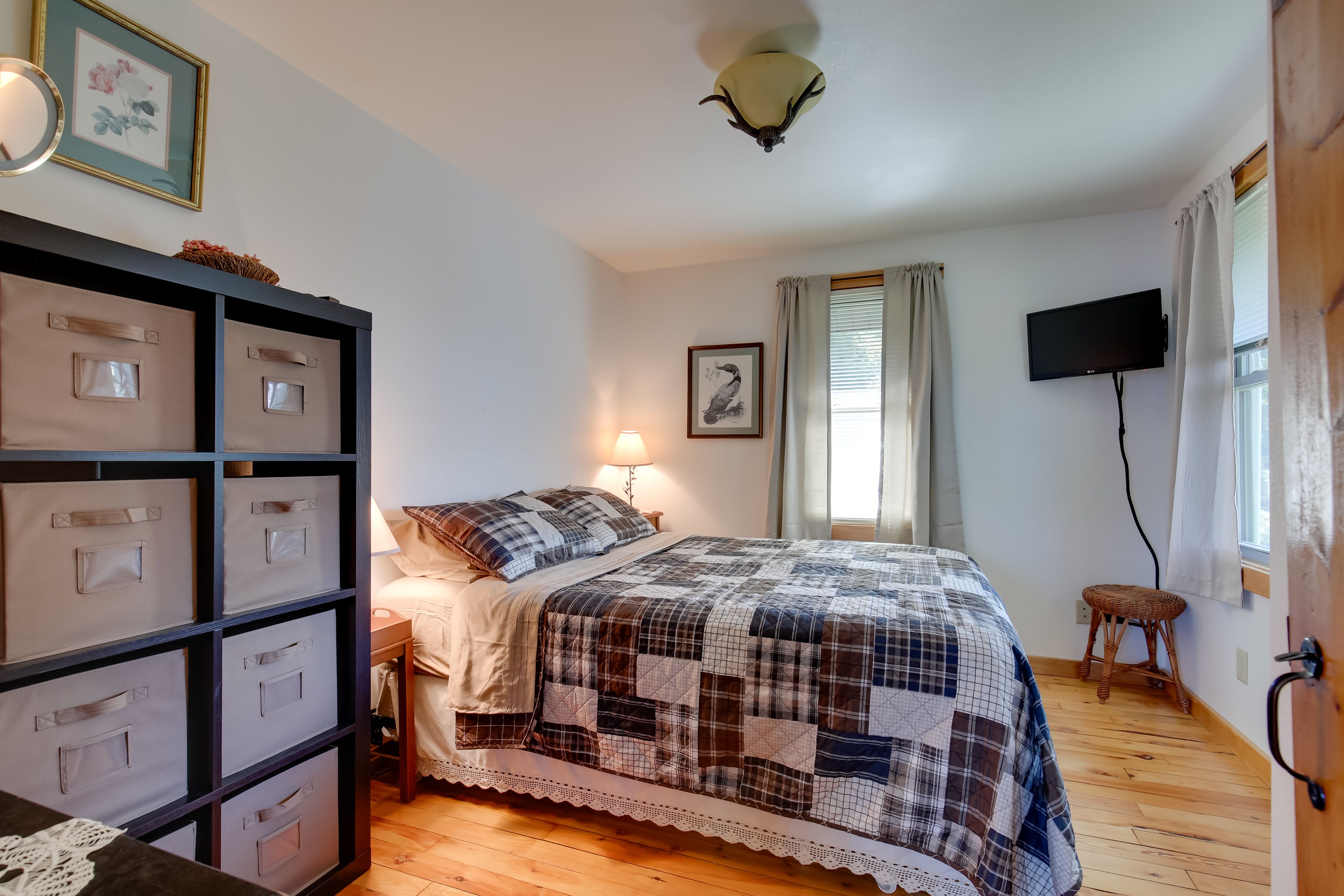 Bedroom 1 | Queen Bed